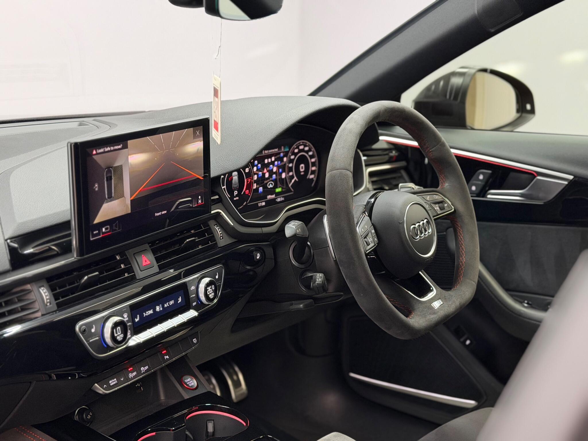 Audi RS4 Avant — image 29 of 41
