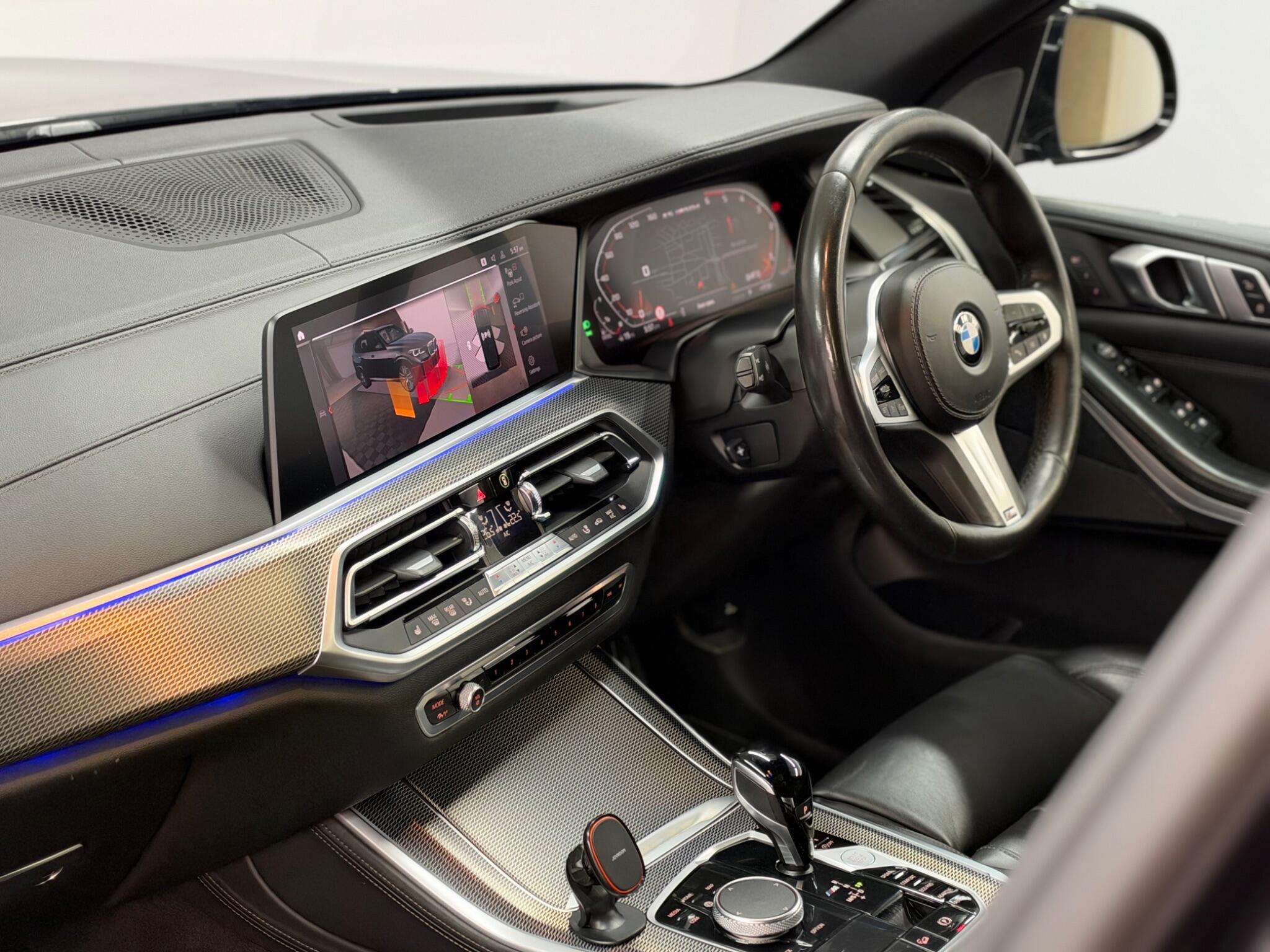 BMW X5 — image 31 of 51