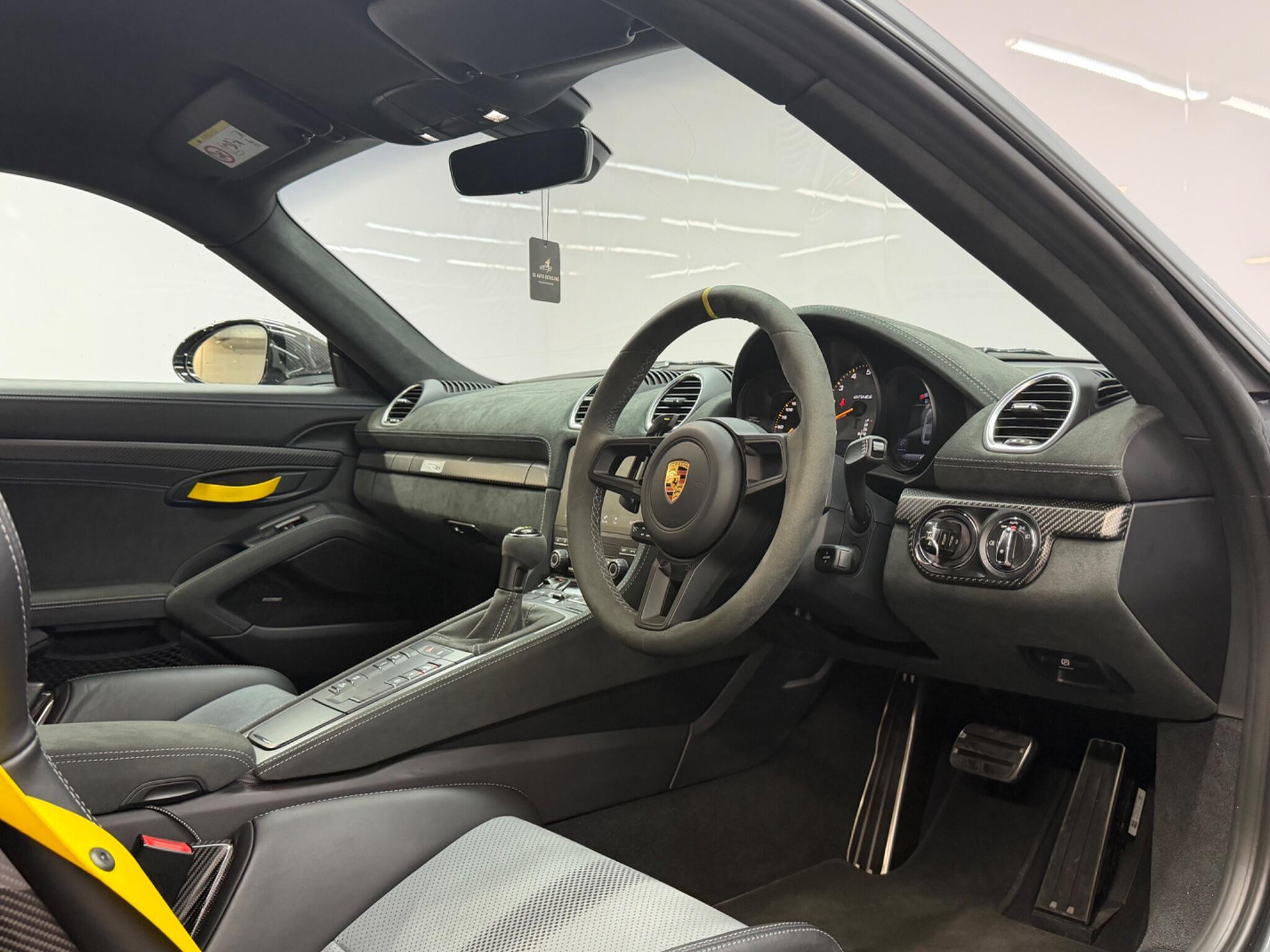 Porsche 718 Cayman — image 32 of 48