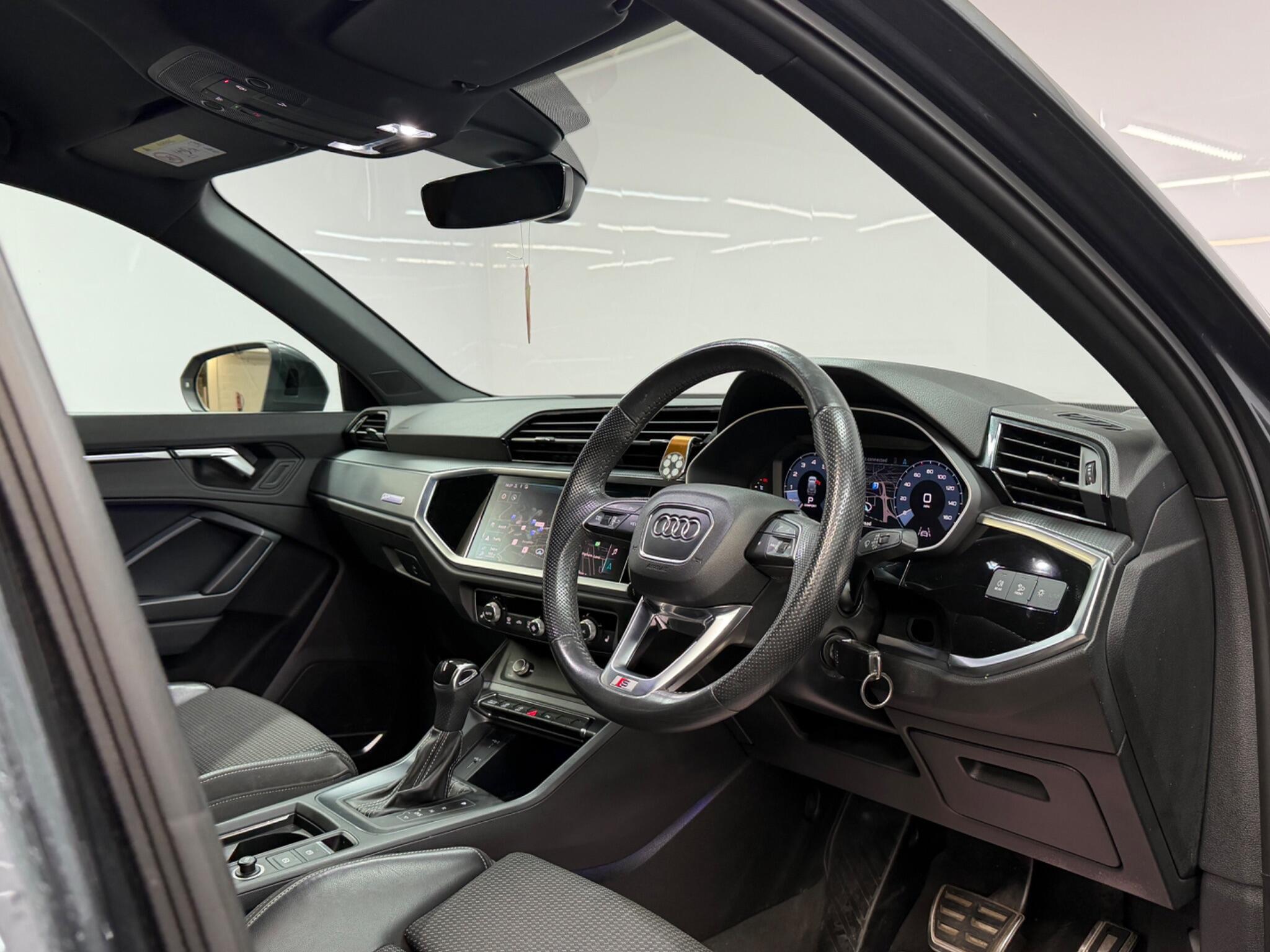 Audi Q3 — image 7 of 22