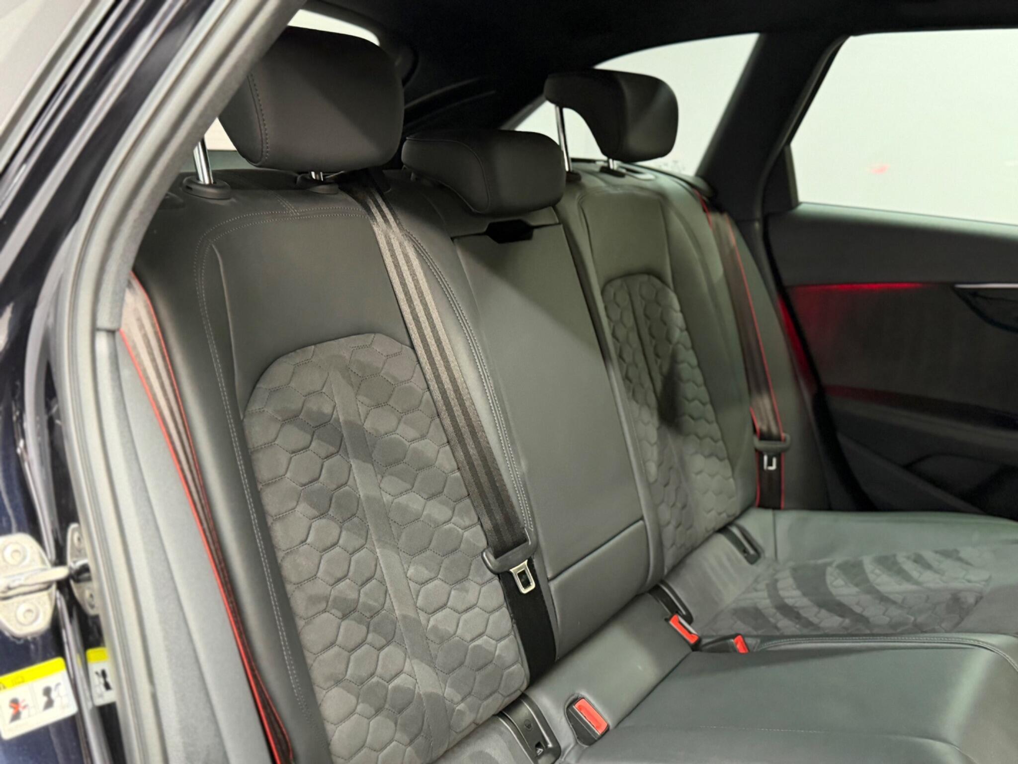 Audi RS4 Avant — image 23 of 41