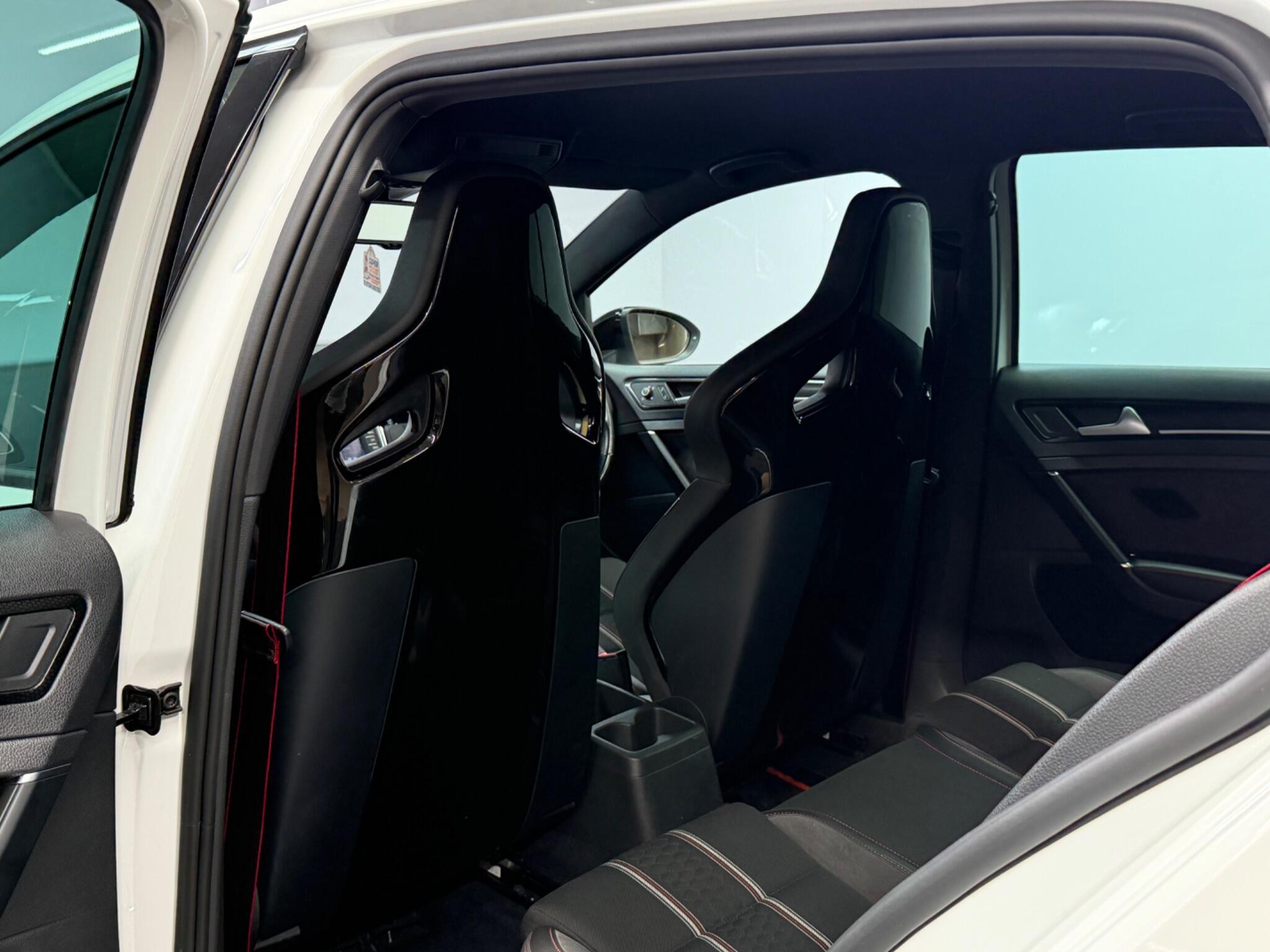 Volkswagen Golf — image 22 of 37