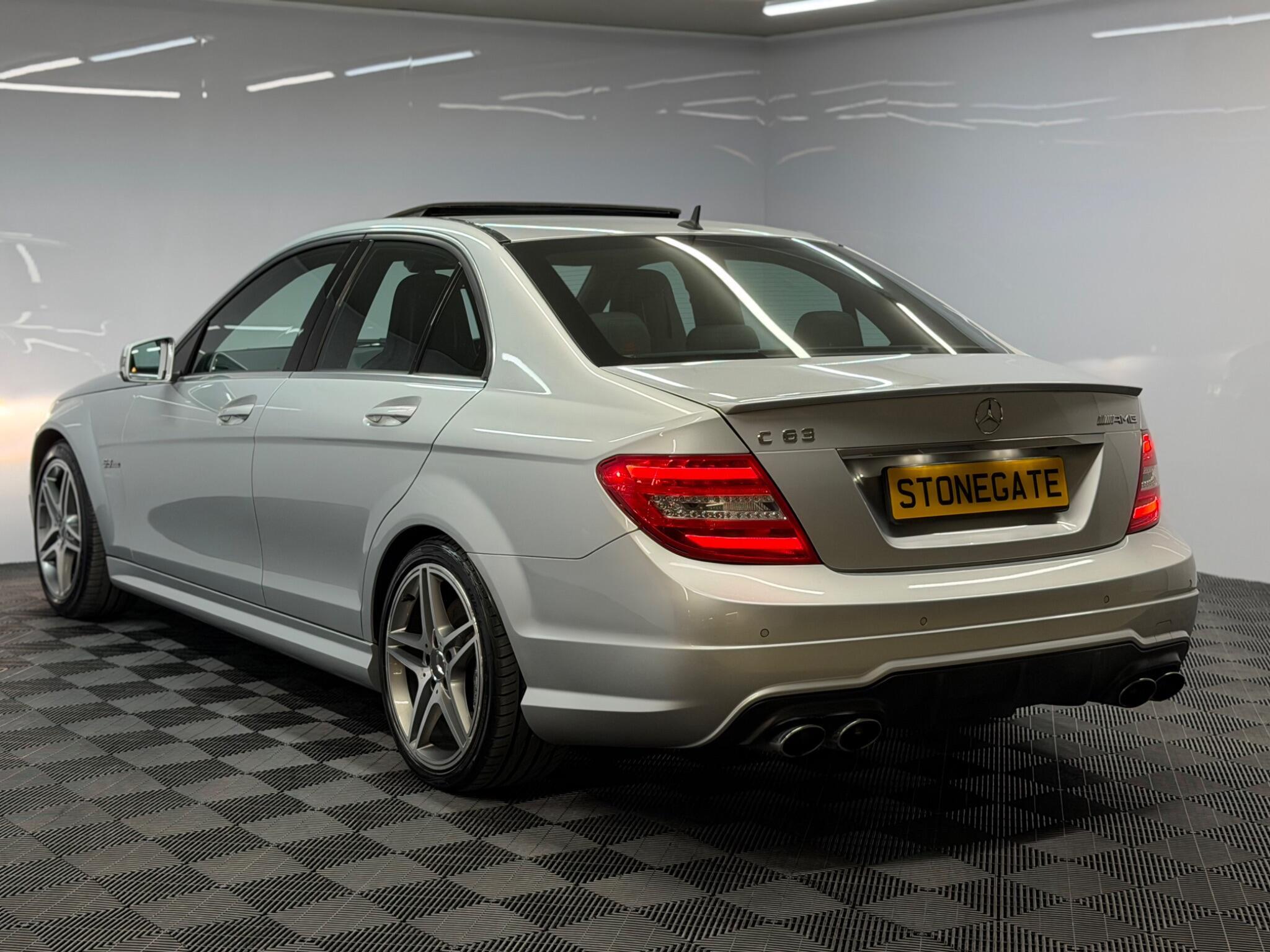 Mercedes-Benz C Class — image 2 of 32
