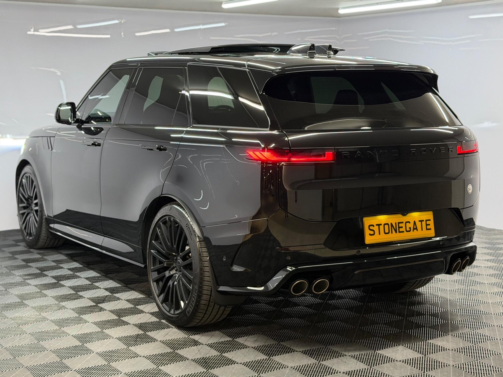 Land Rover Range Rover Sport — image 2 of 42