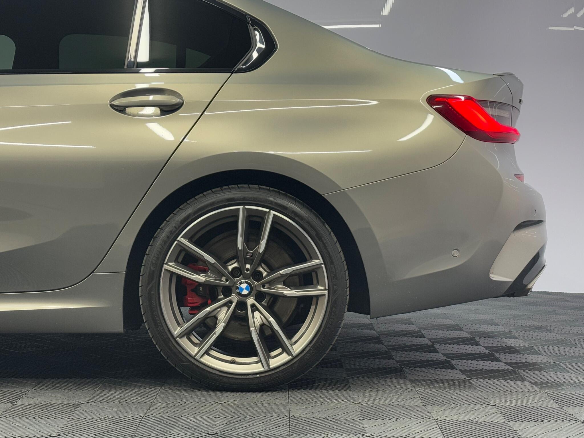 BMW 3 Series — image 11 of 41