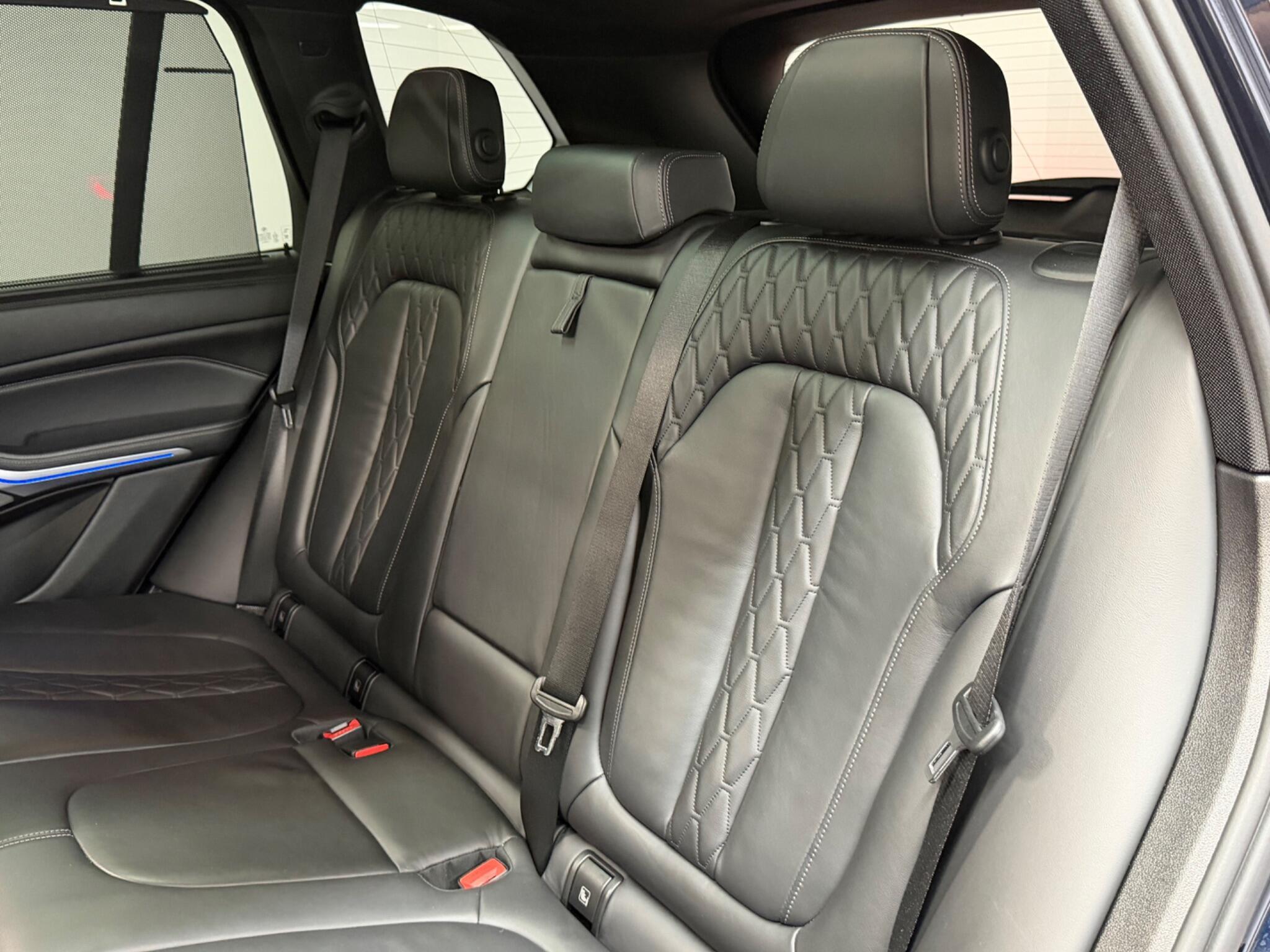 BMW X5 — image 23 of 47