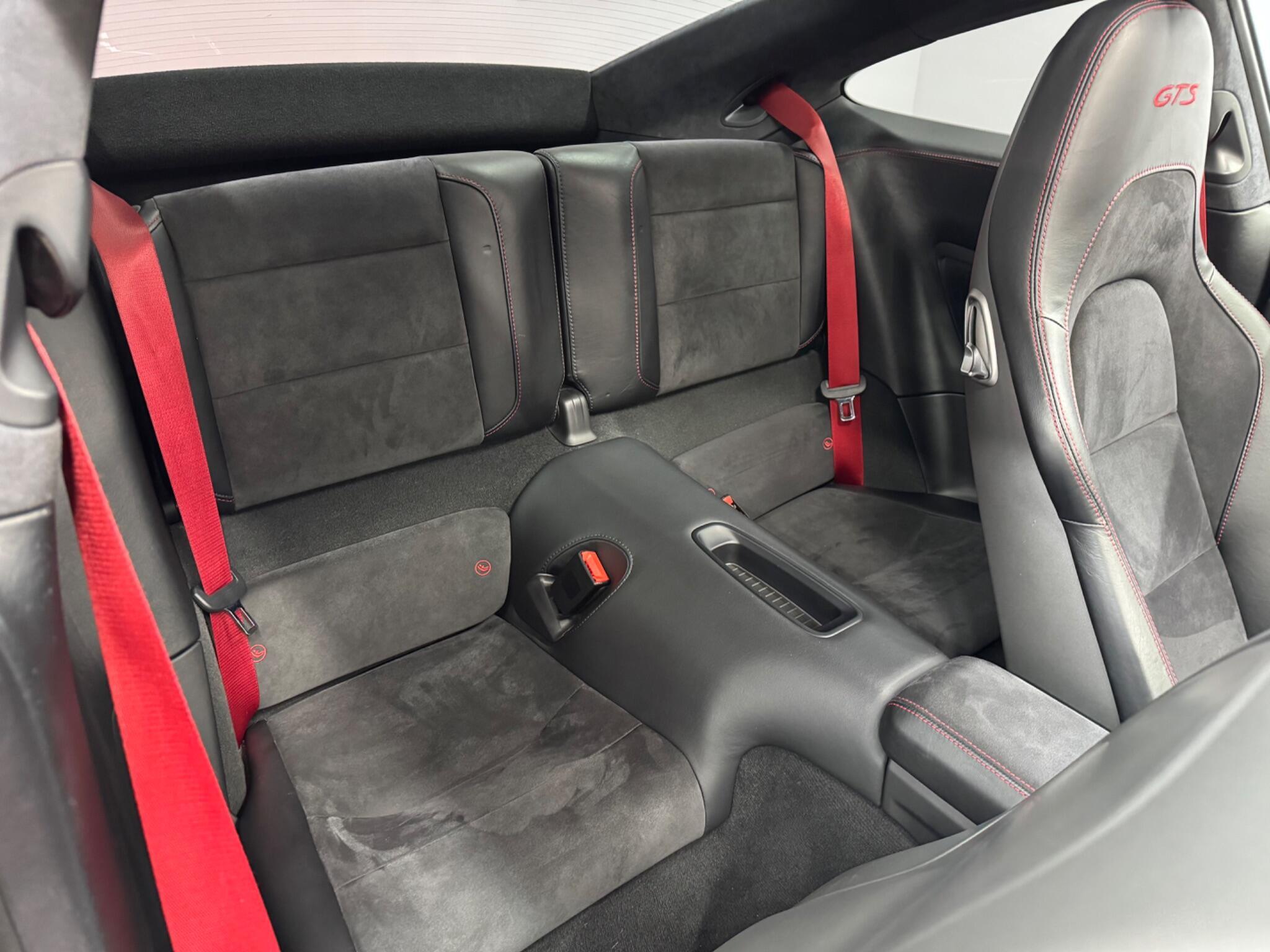 Porsche 911 — image 16 of 38