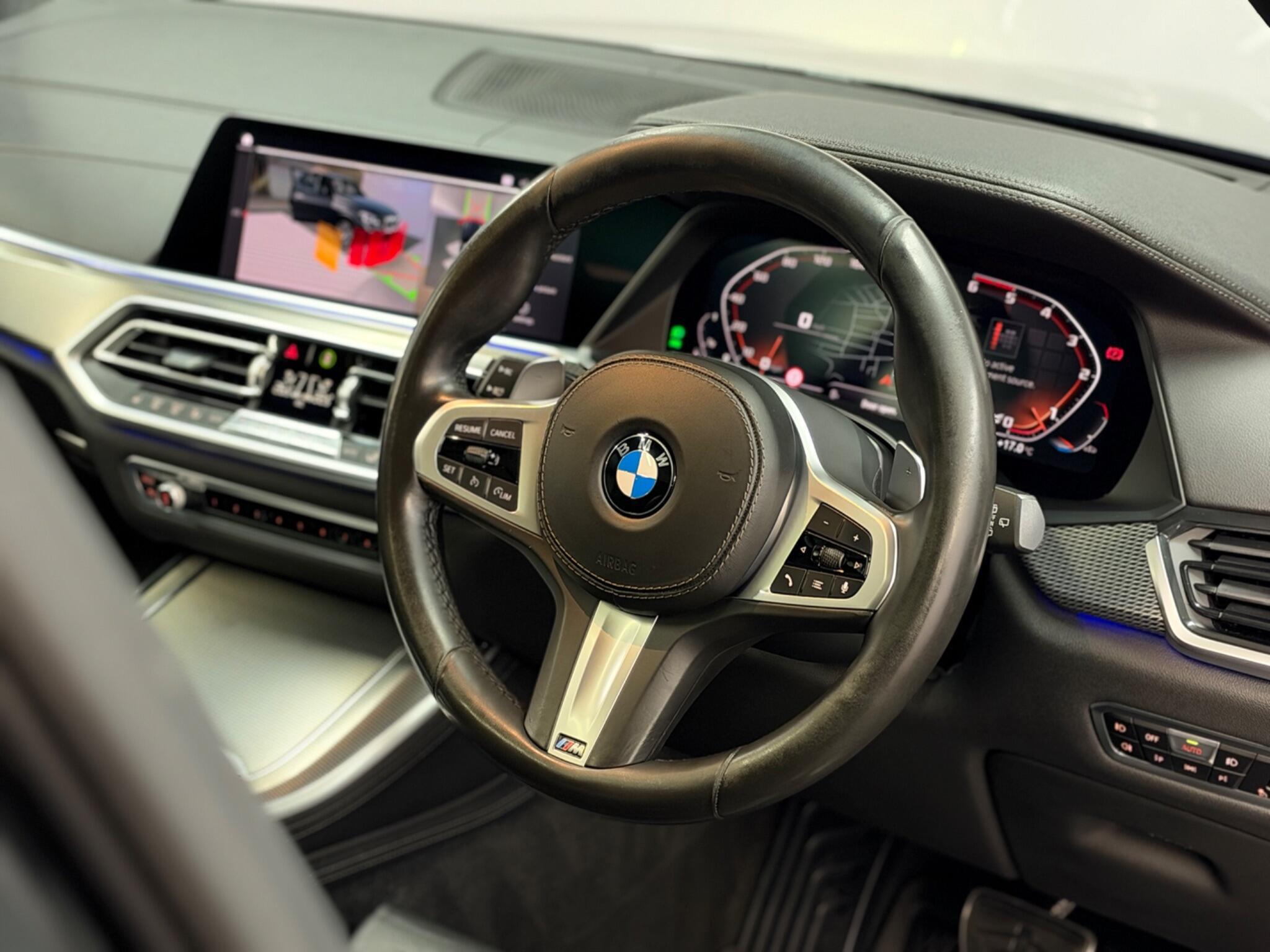 BMW X5 — image 33 of 51