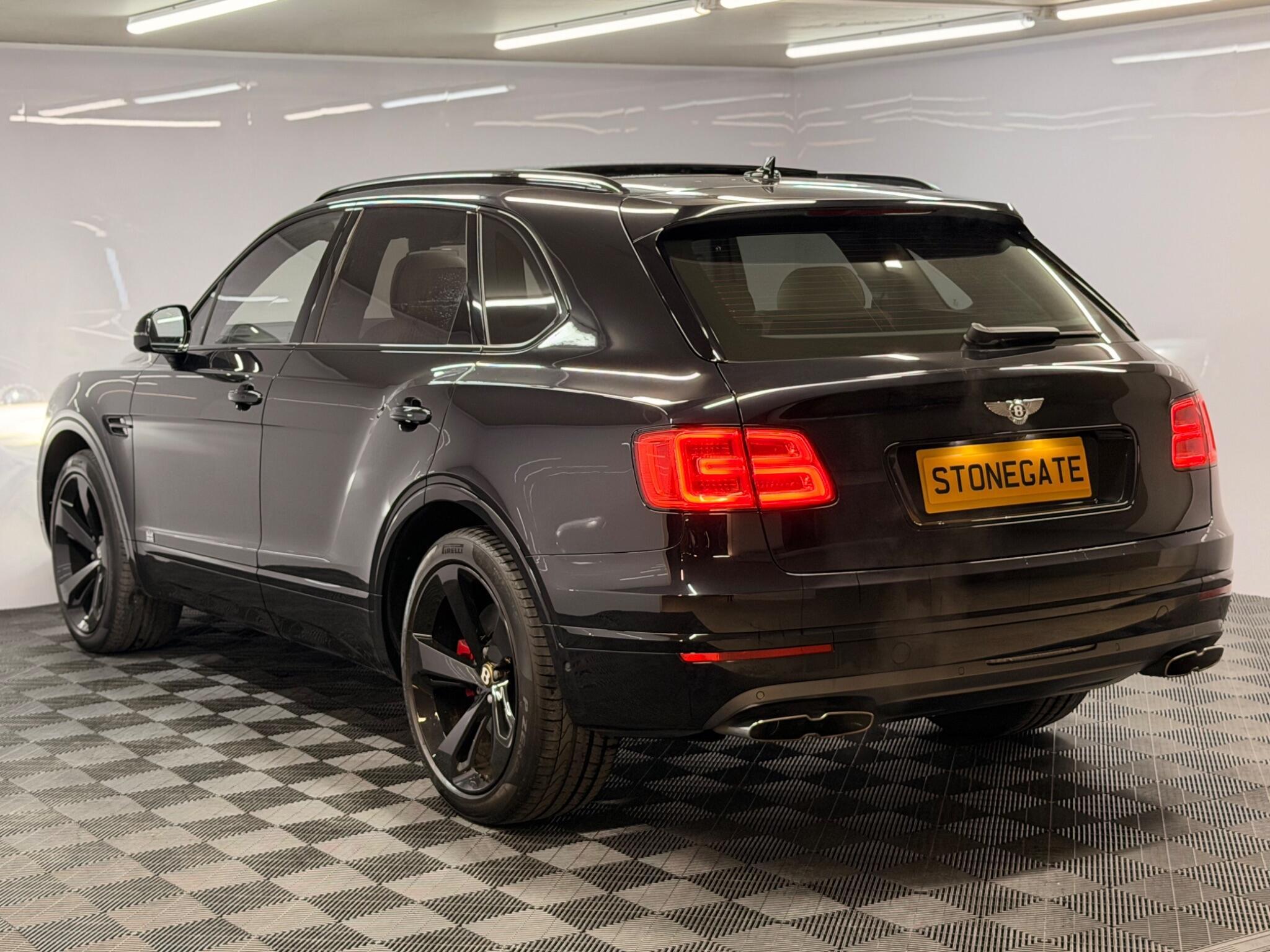 Bentley Bentayga — image 2 of 54