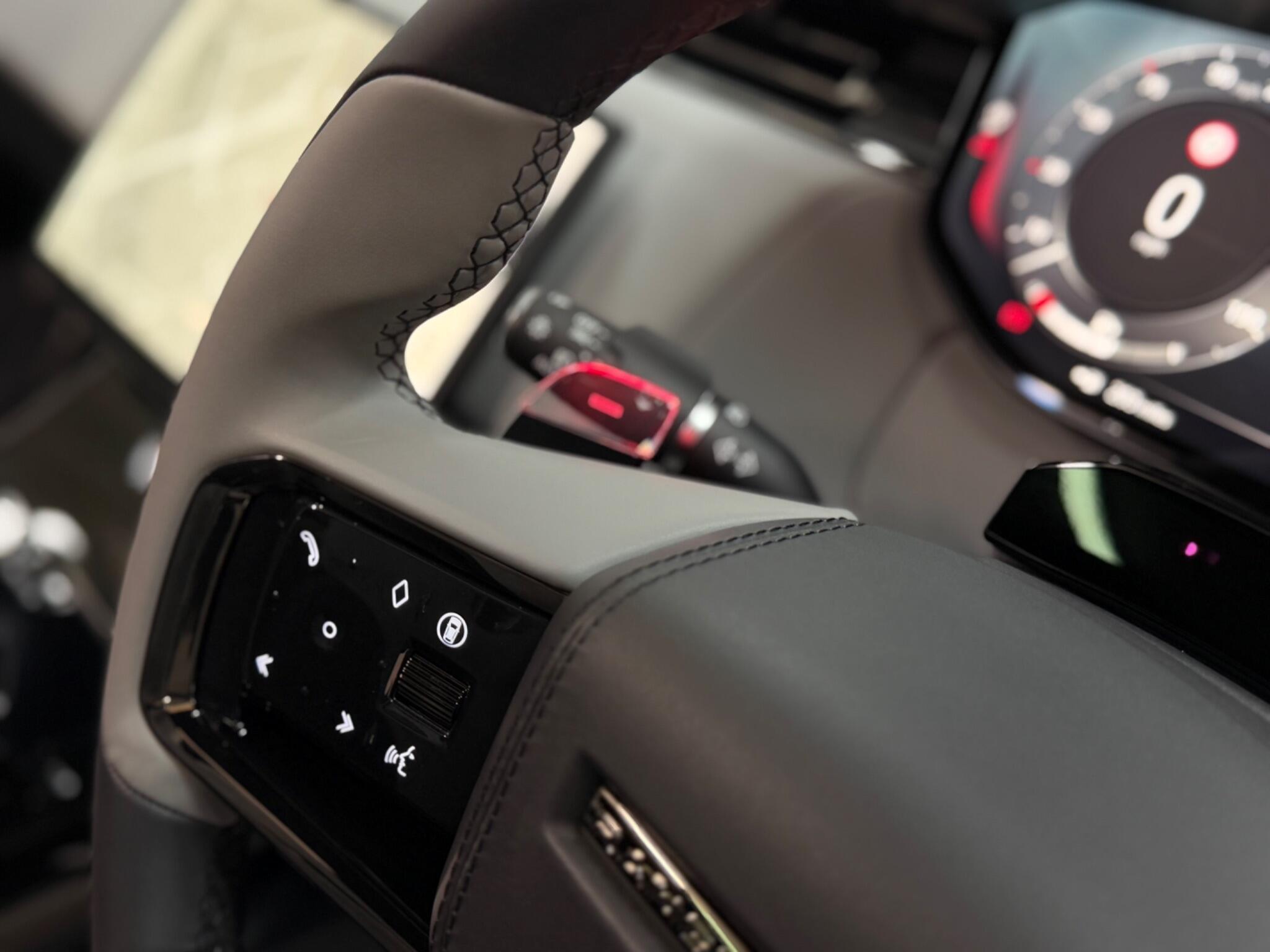Land Rover Range Rover Sport — image 36 of 42