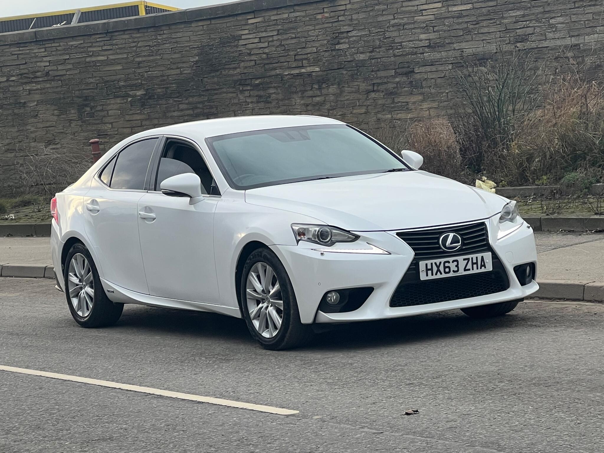2013 Lexus IS 2.5 300h Luxury Saloon 4dr Petrol Hybrid E-CVT Euro 5 (s/s) (223 ps)