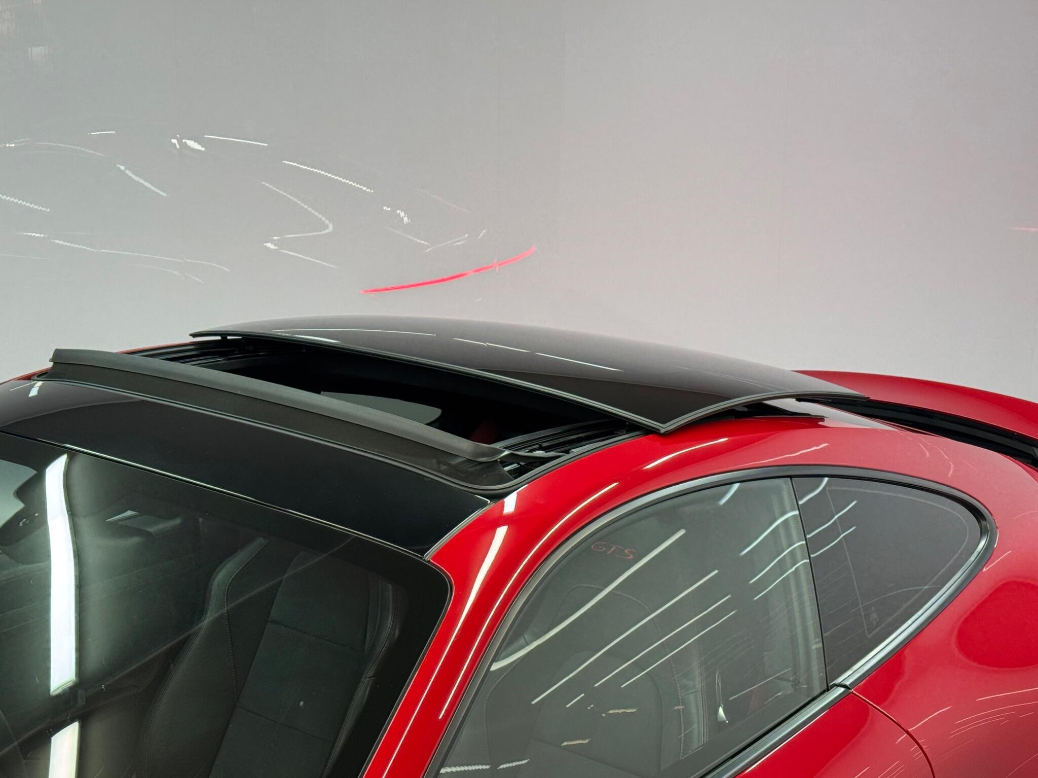 Porsche 911 — image 12 of 38
