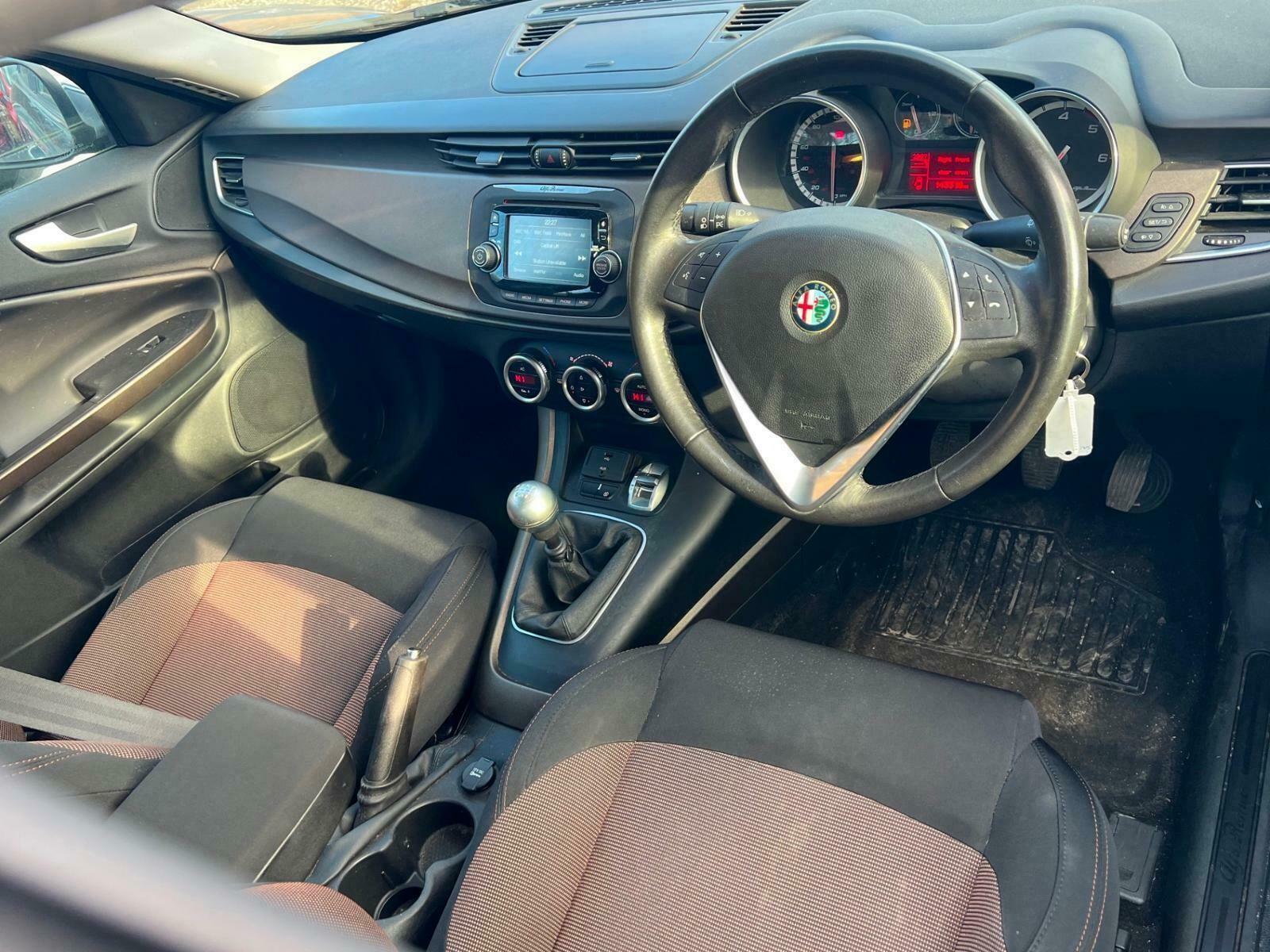 2014 Alfa Romeo Giulietta 1.6 JTDM-2 Distinctive Hatchback 5dr Diesel Manual Euro 5 (s/s) (105 bhp)