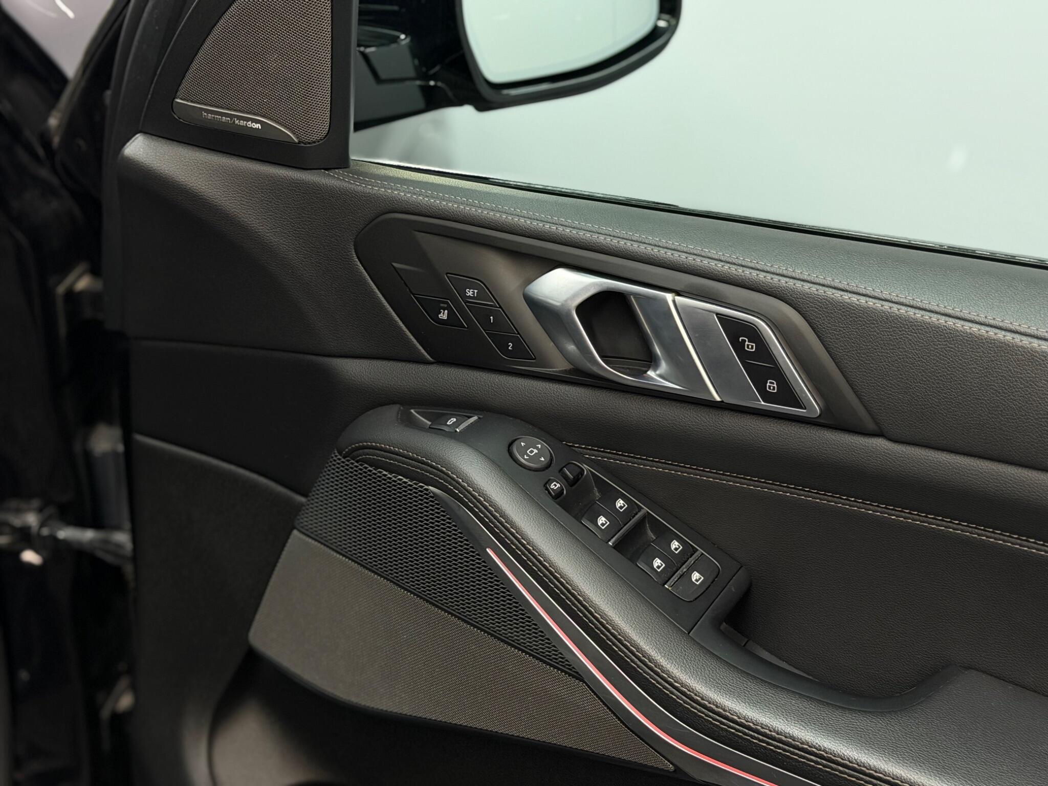 BMW X5 — image 37 of 39