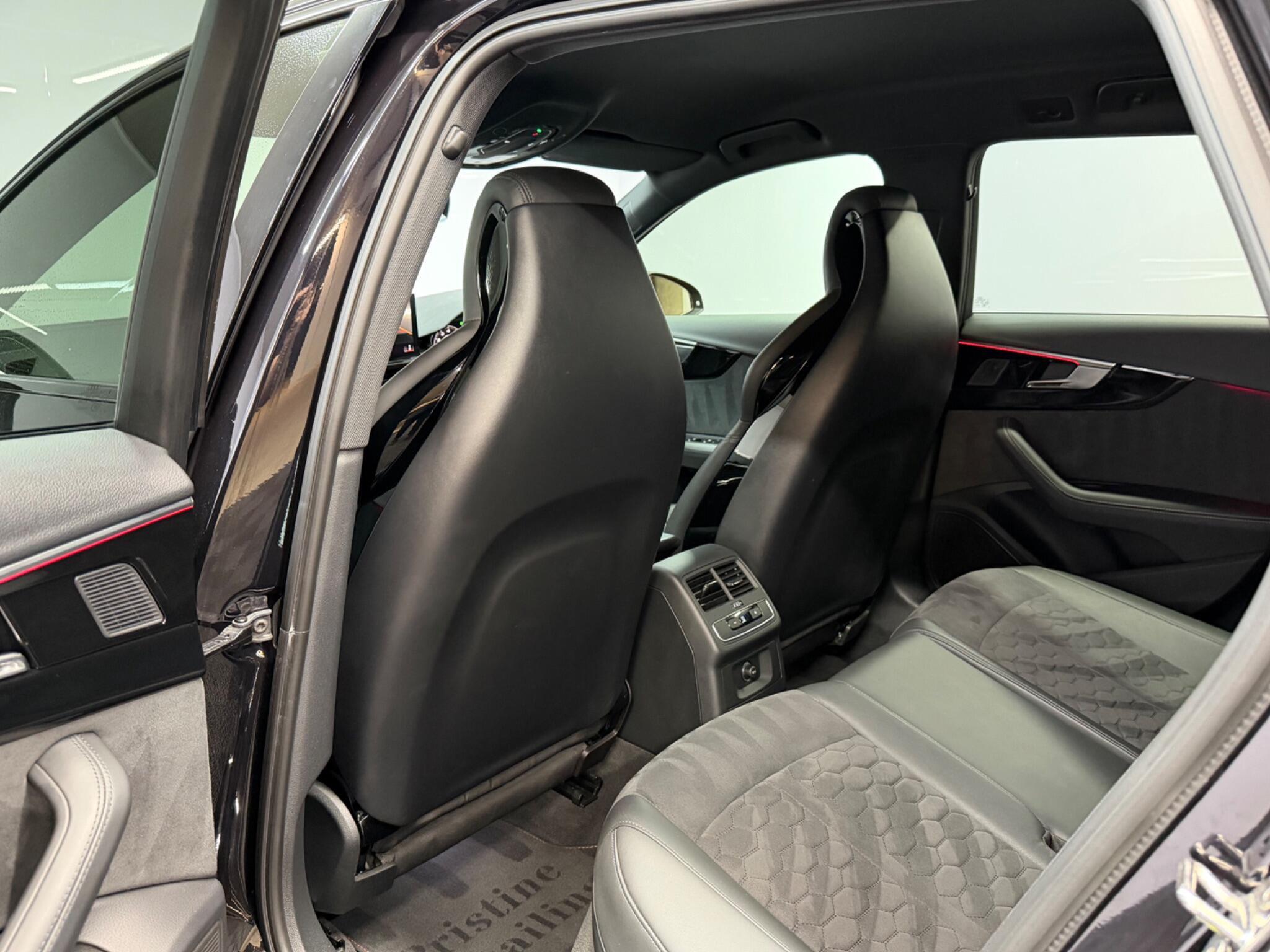 Audi RS4 Avant — image 25 of 41
