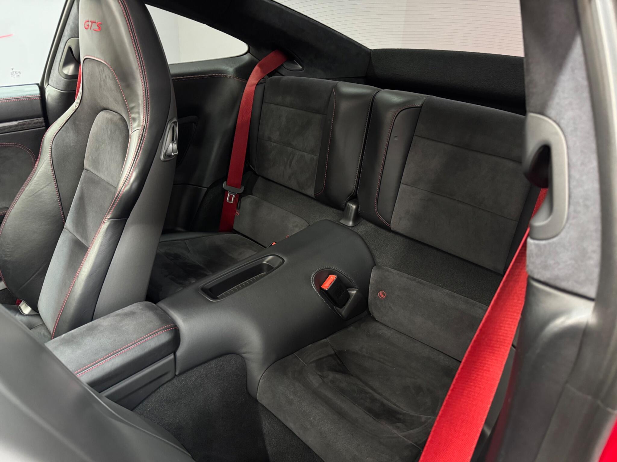 Porsche 911 — image 17 of 38
