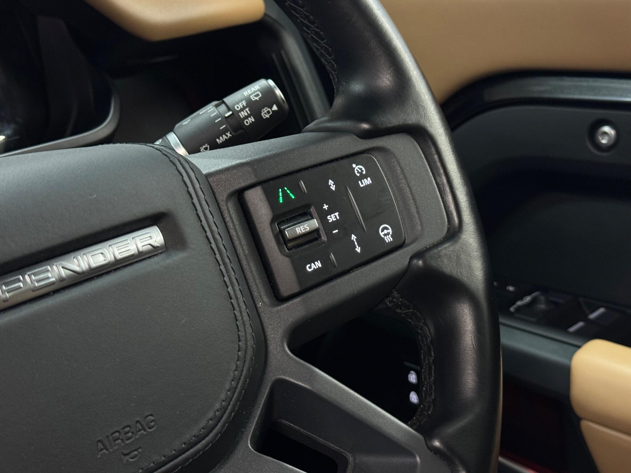 Land Rover Defender 110 — image 26 of 41