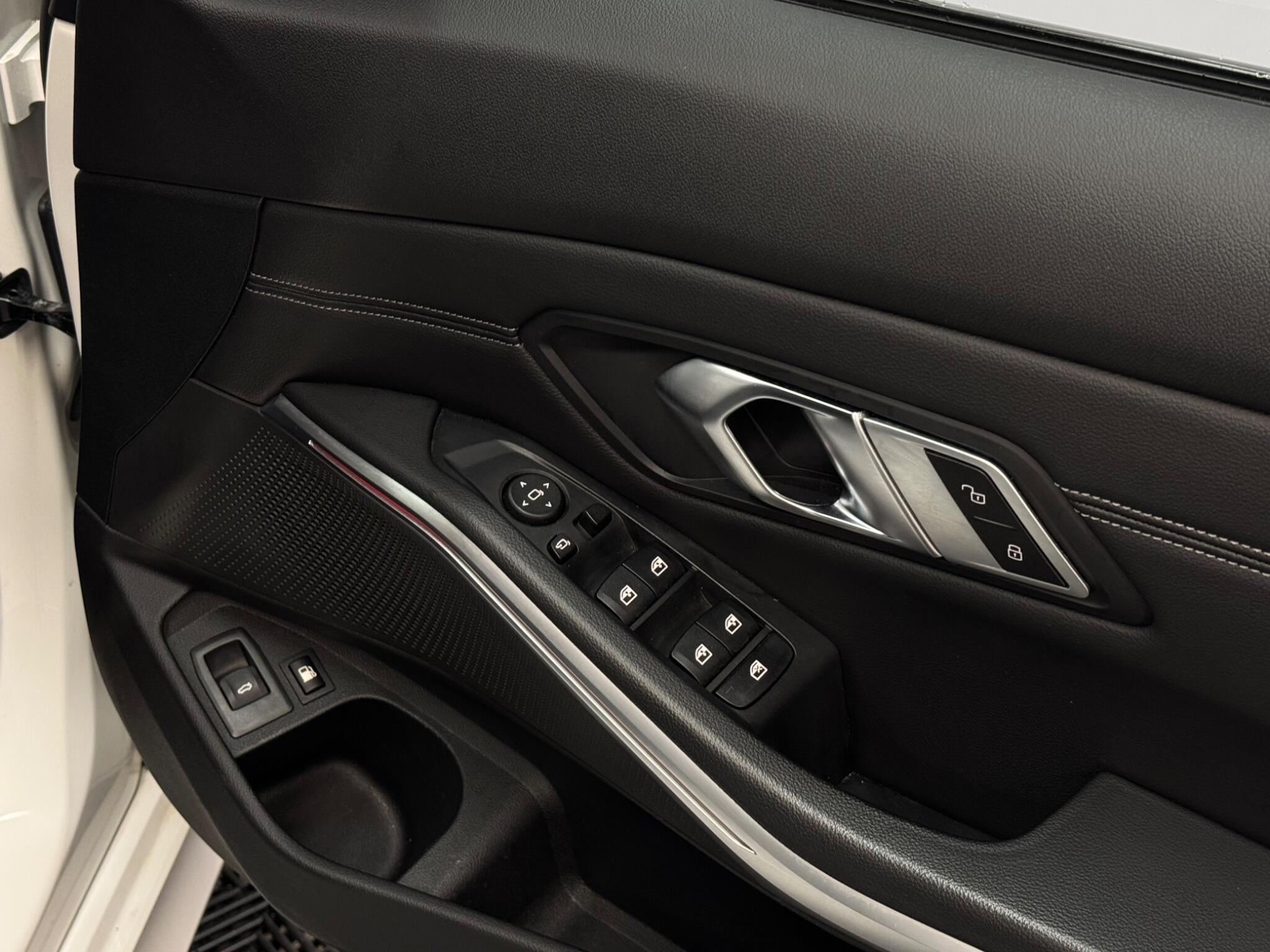 BMW 3 Series — image 35 of 38