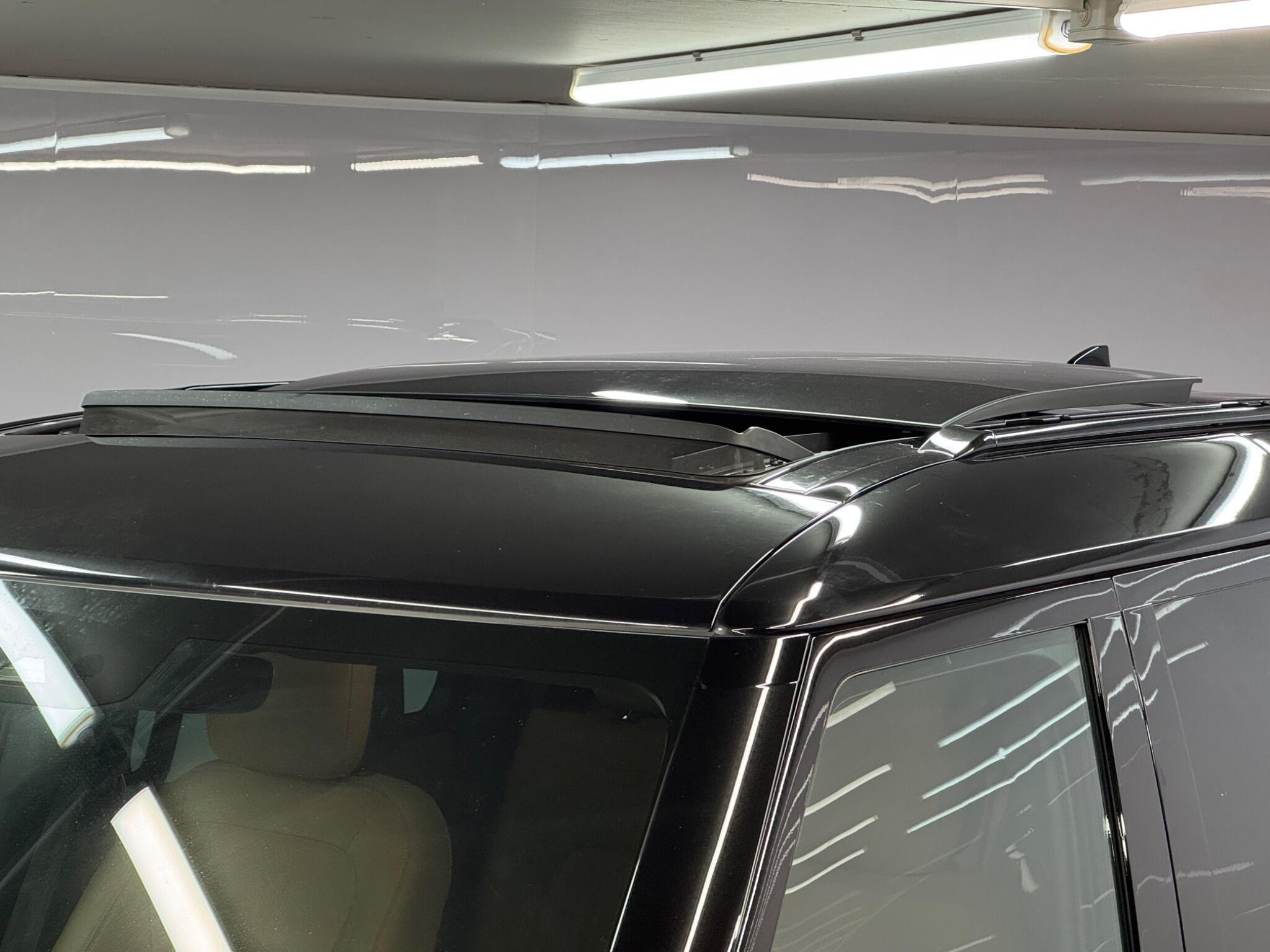 Land Rover Defender 110 — image 9 of 41