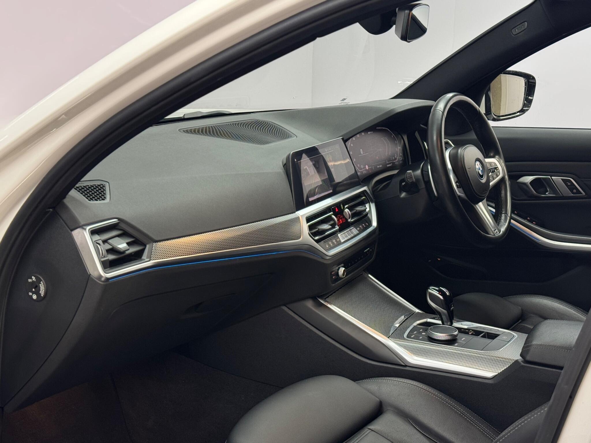 BMW 3 Series — image 22 of 38
