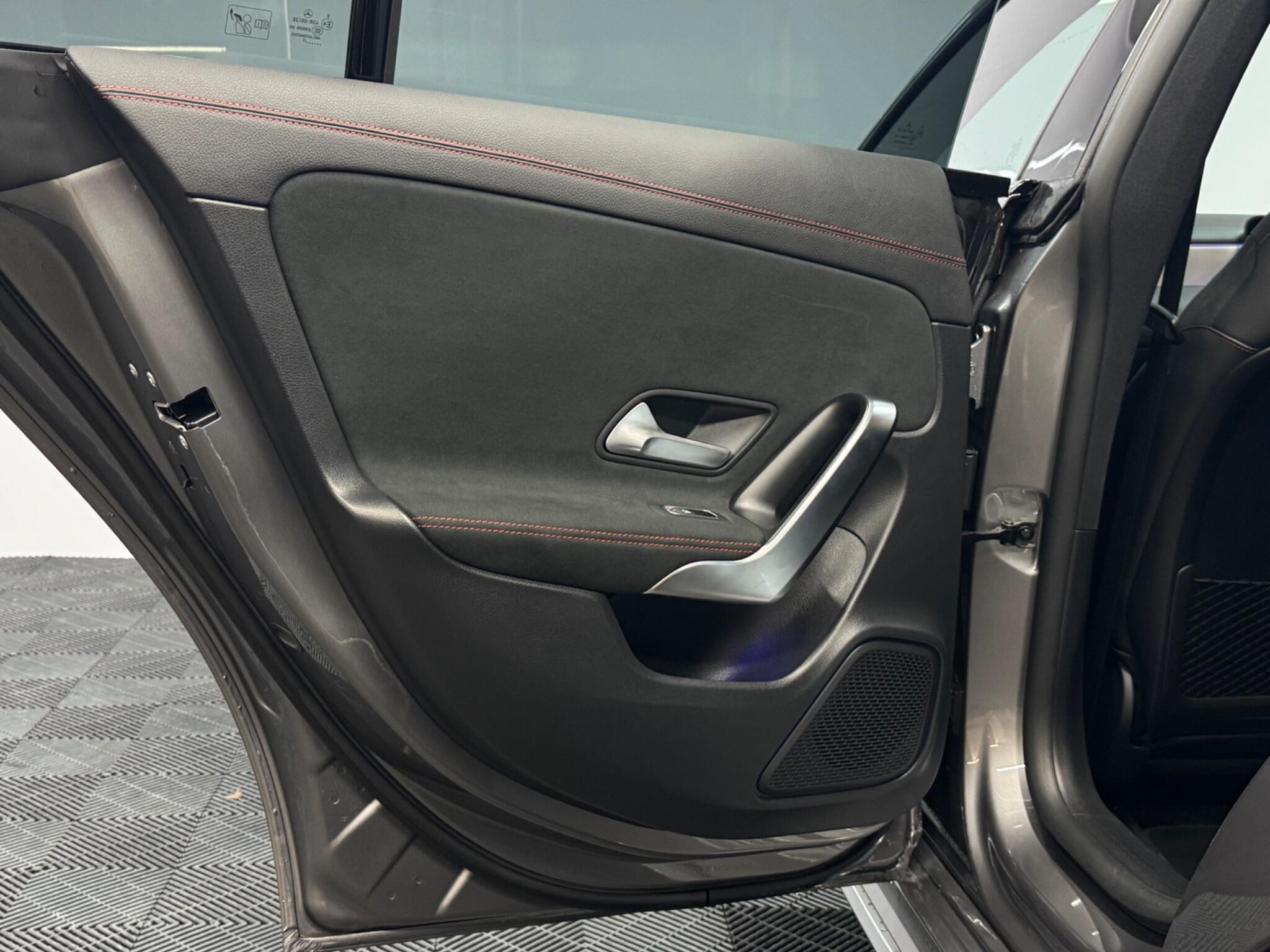 Mercedes-Benz CLA — image 40 of 49