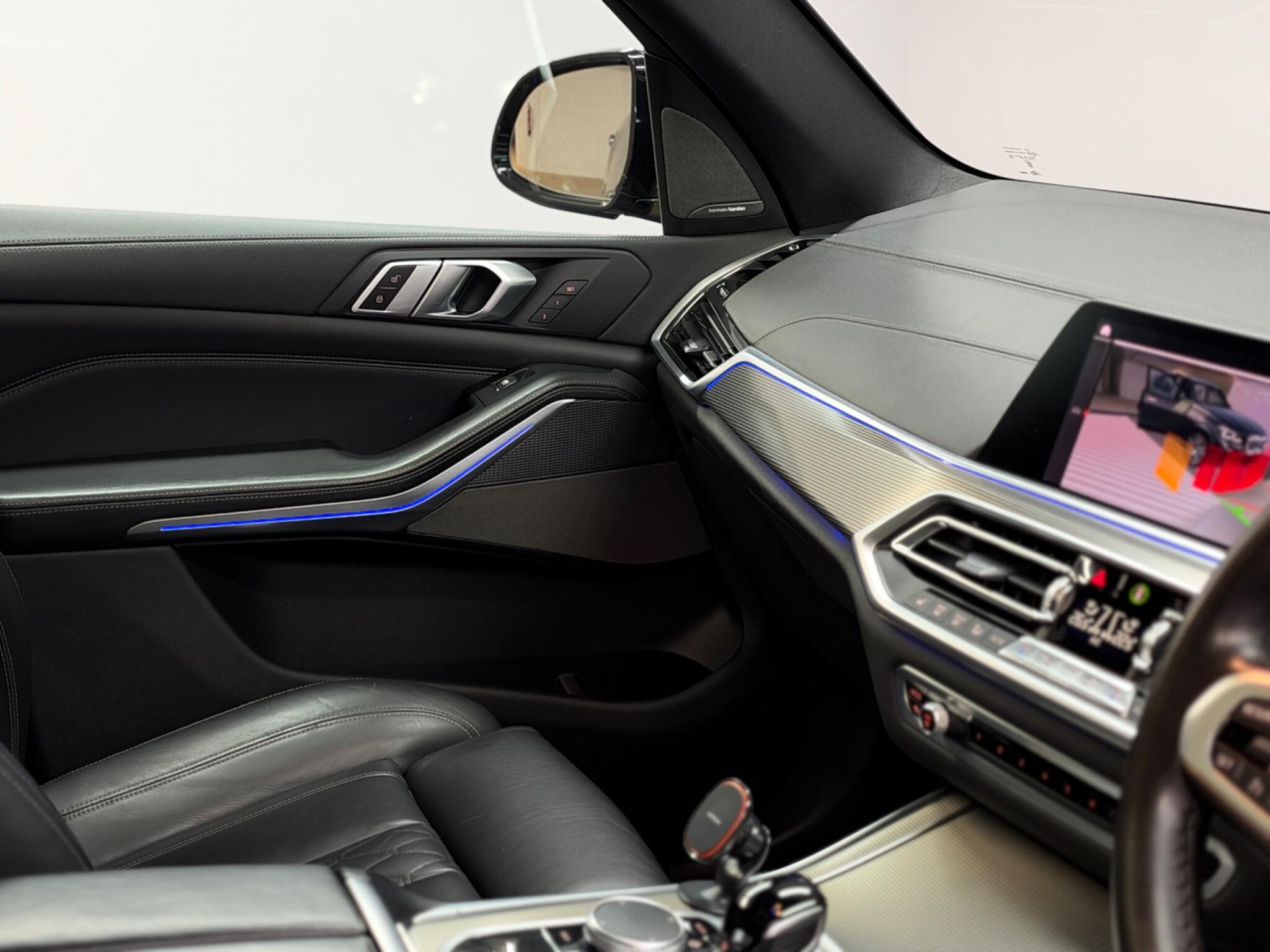 BMW X5 — image 34 of 51