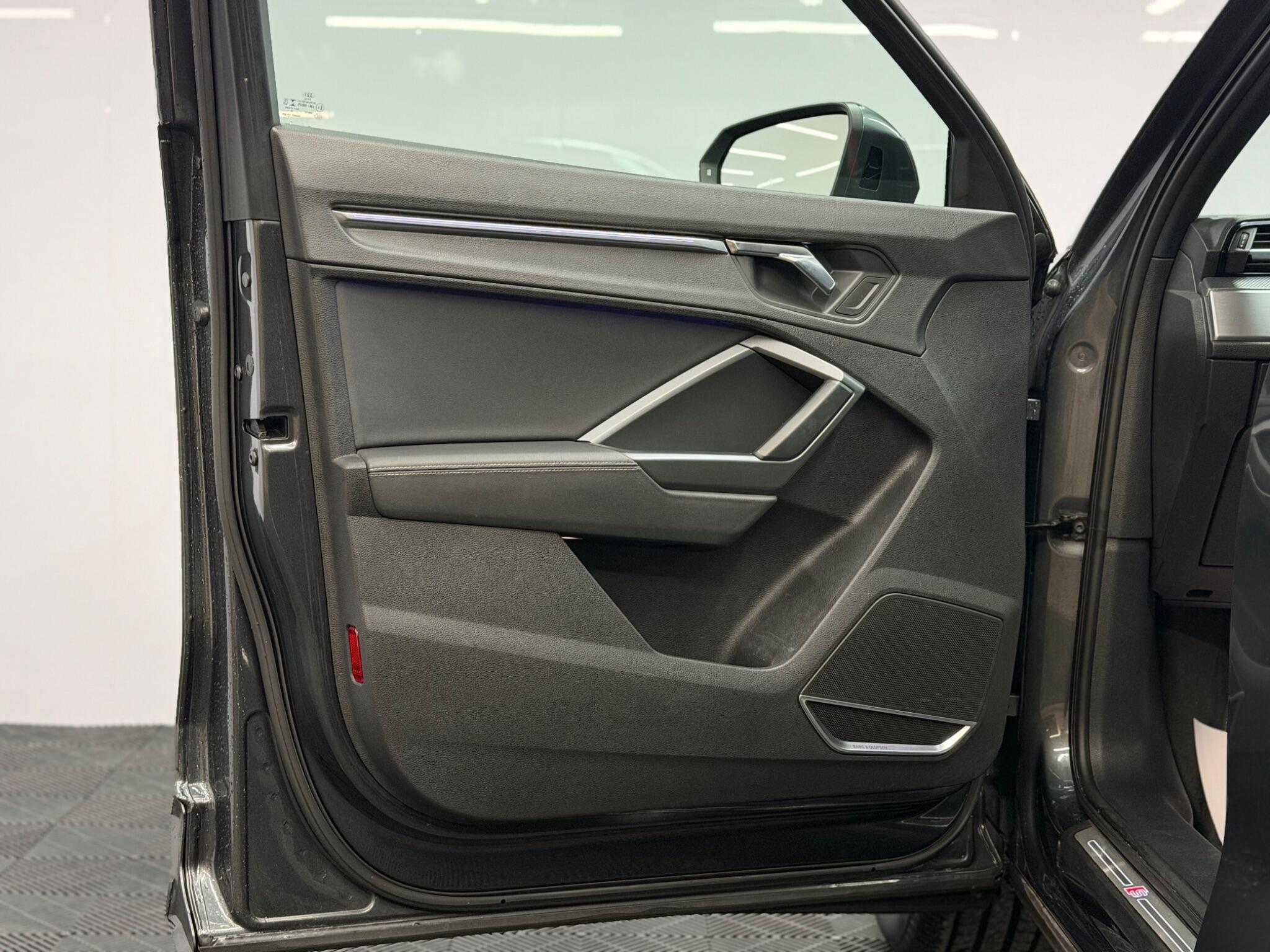 Audi Q3 — image 16 of 22