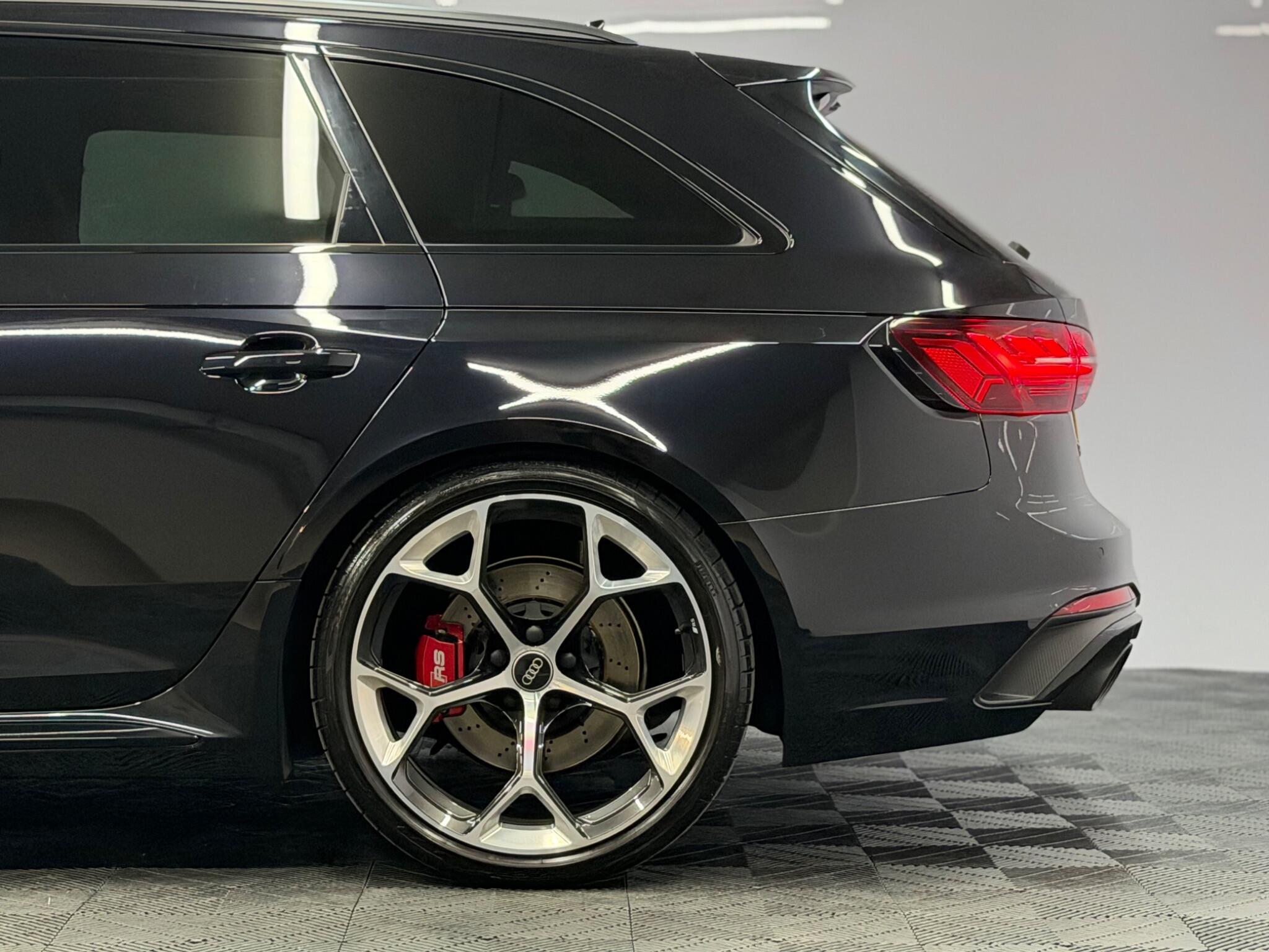 Audi RS4 Avant — image 11 of 41