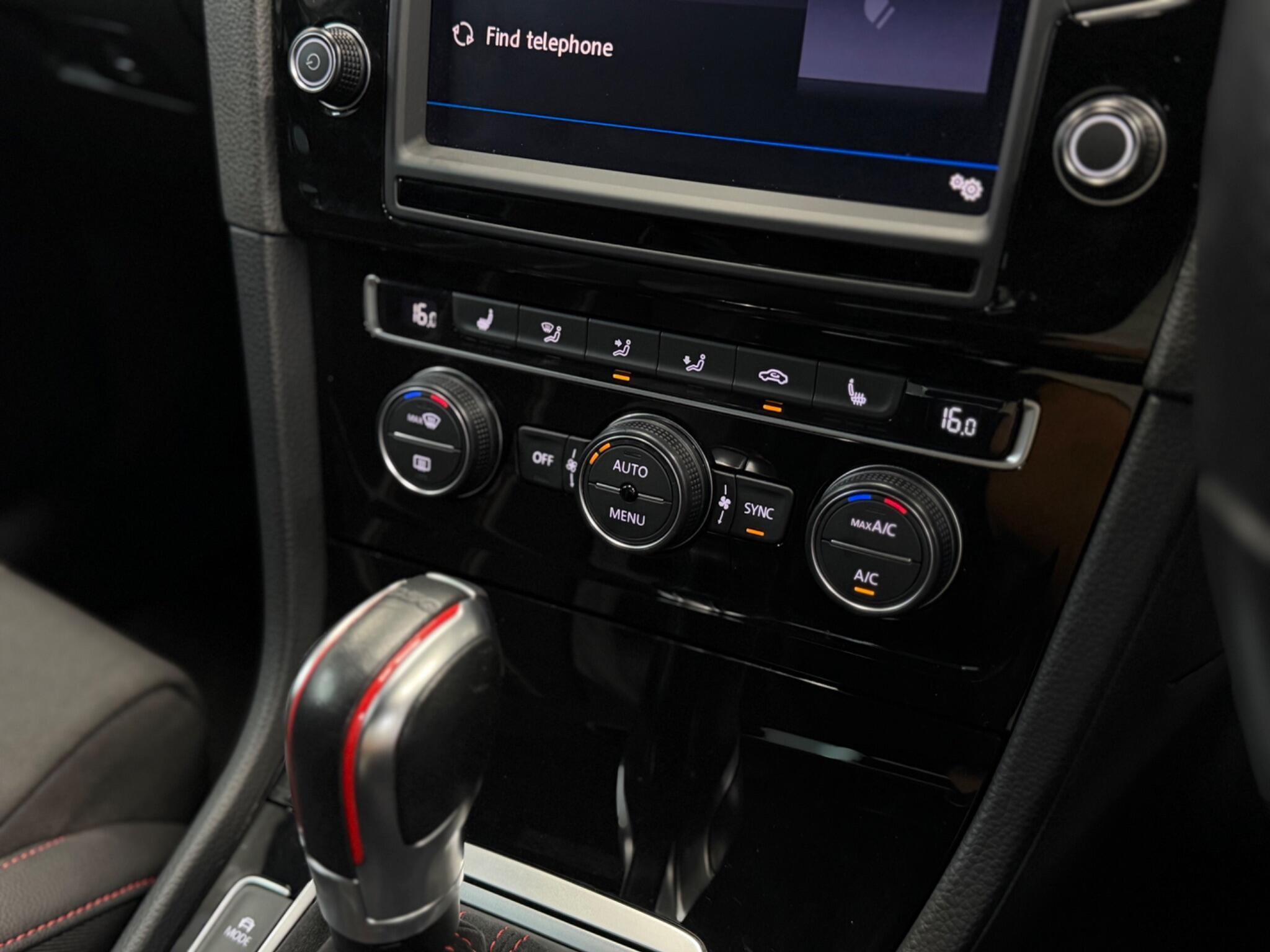 Volkswagen Golf — image 33 of 37