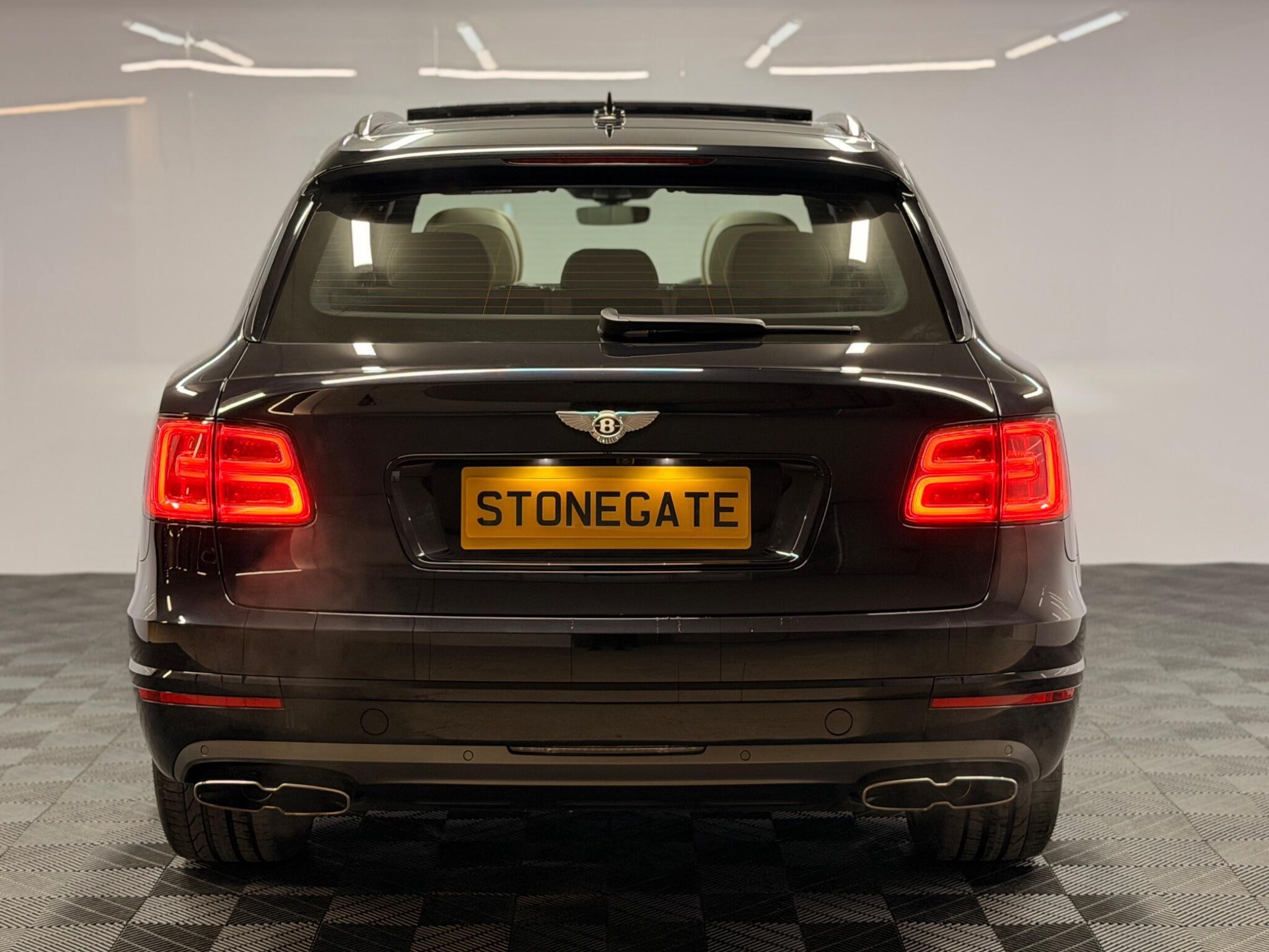 Bentley Bentayga — image 8 of 54