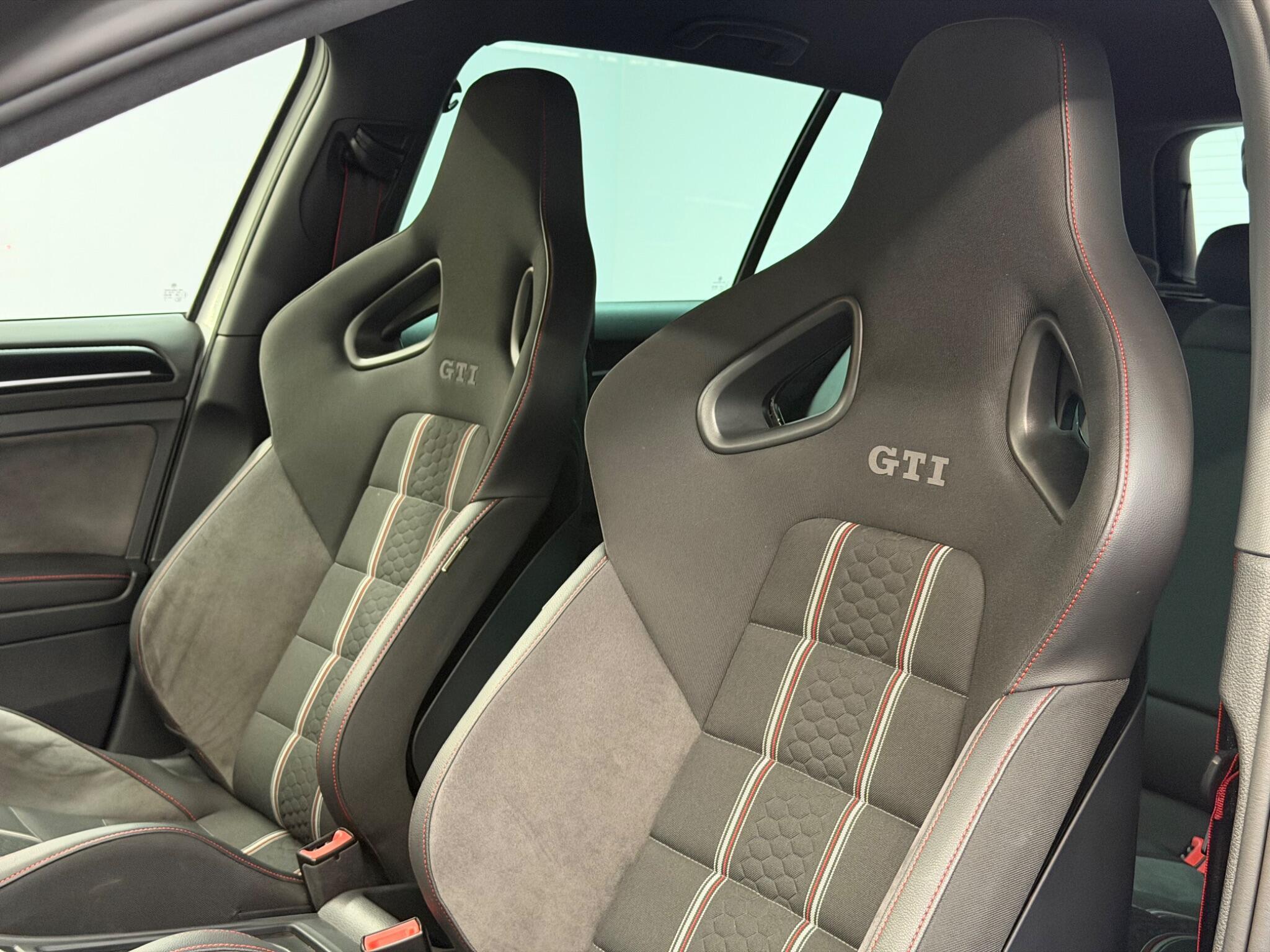 Volkswagen Golf — image 18 of 37