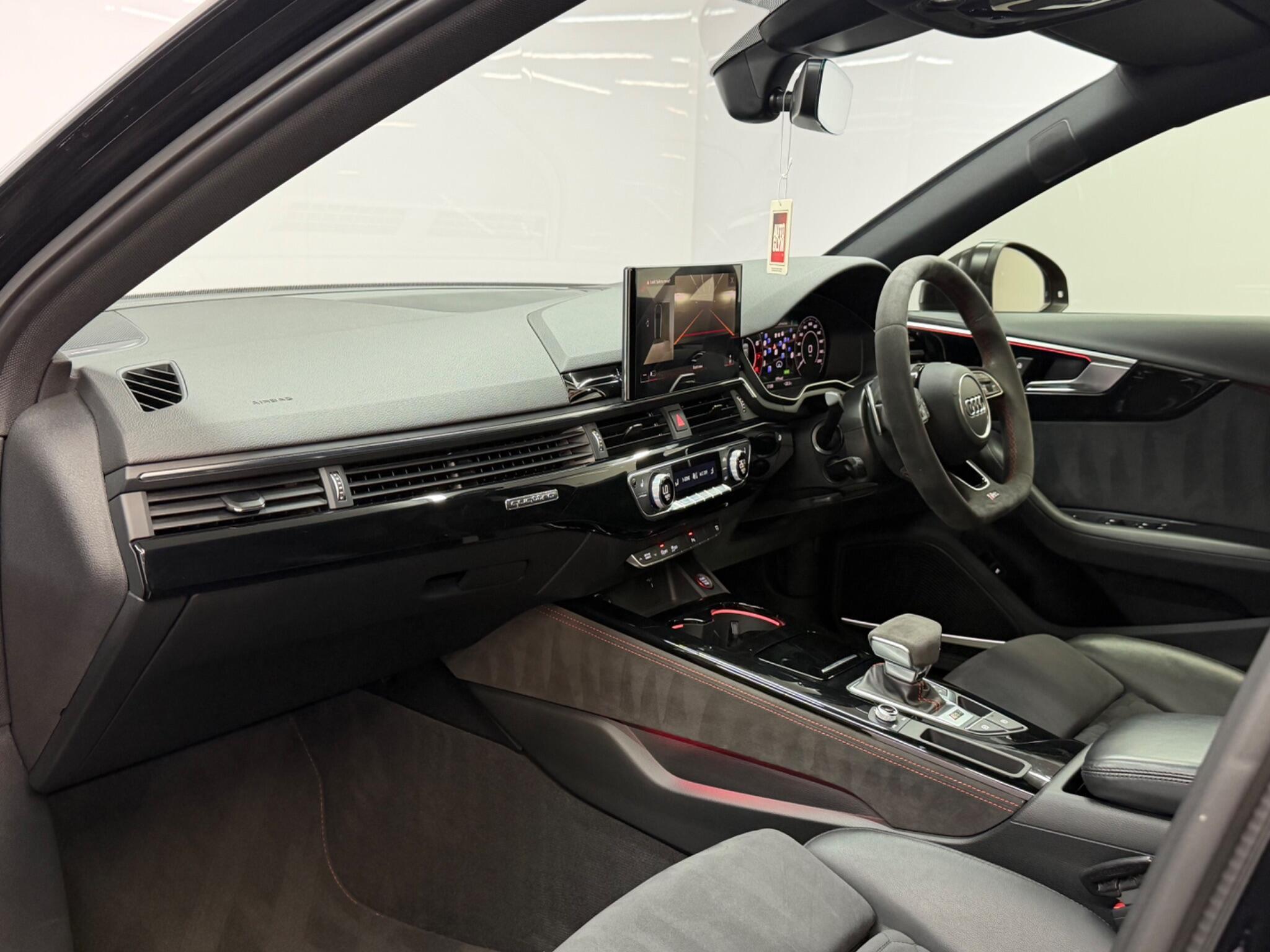 Audi RS4 Avant — image 28 of 41