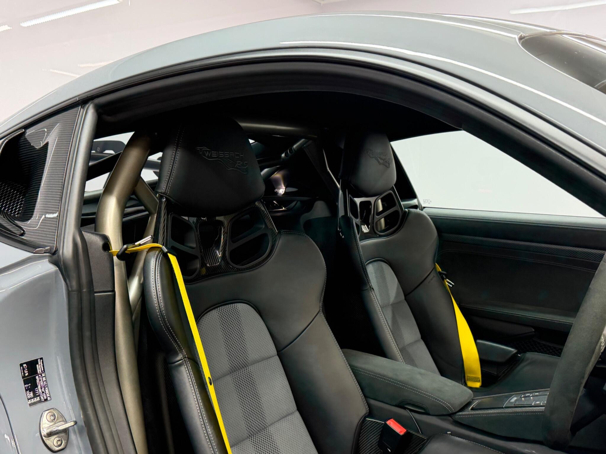 Porsche 718 Cayman — image 25 of 48