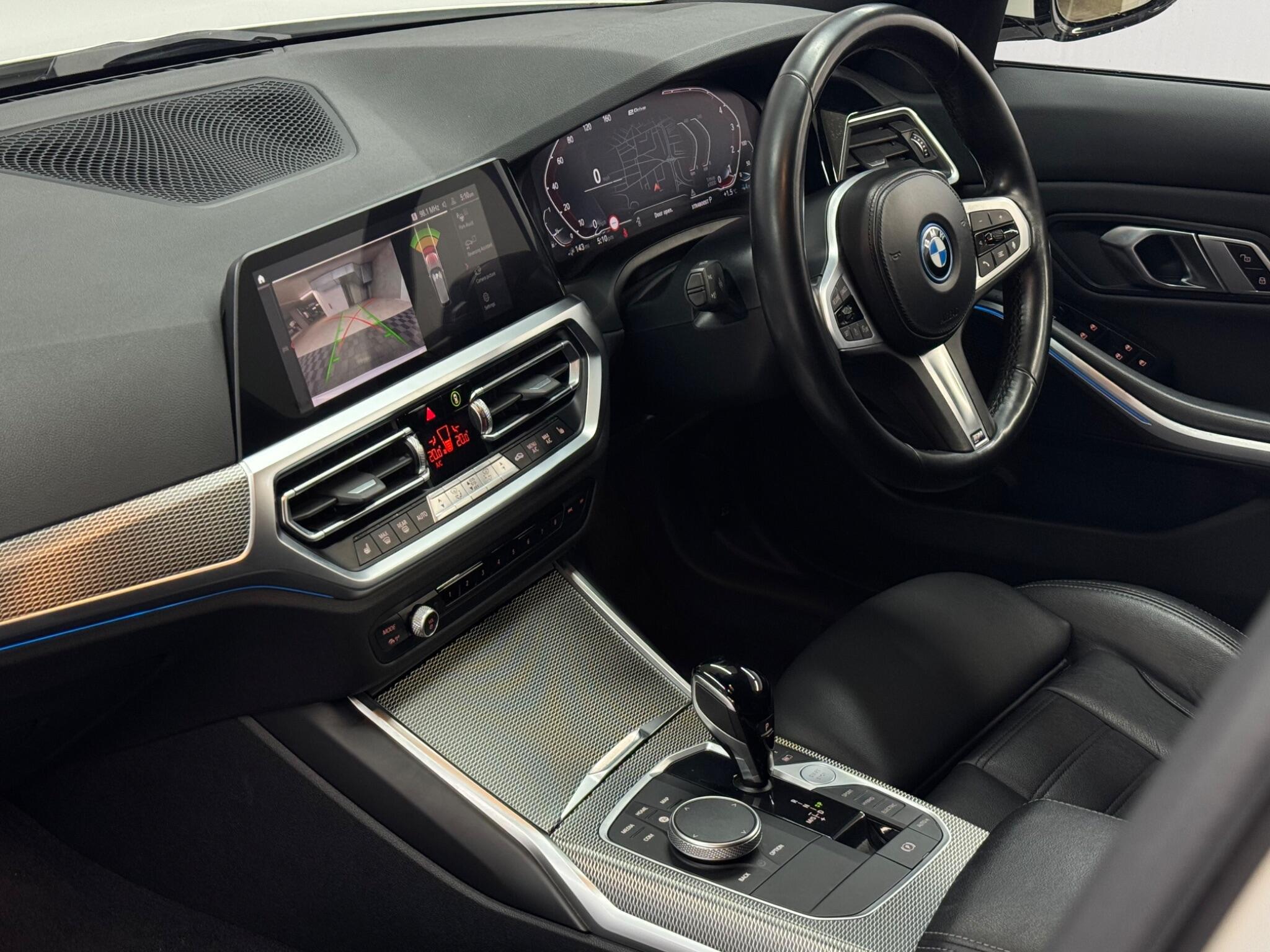 BMW 3 Series — image 23 of 38