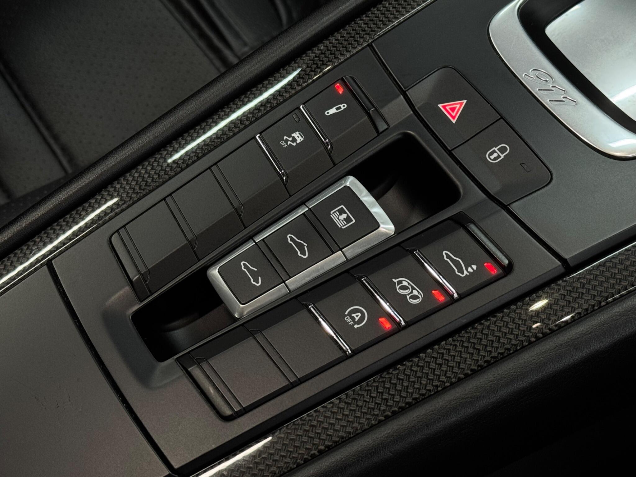 Porsche 911 — image 29 of 38