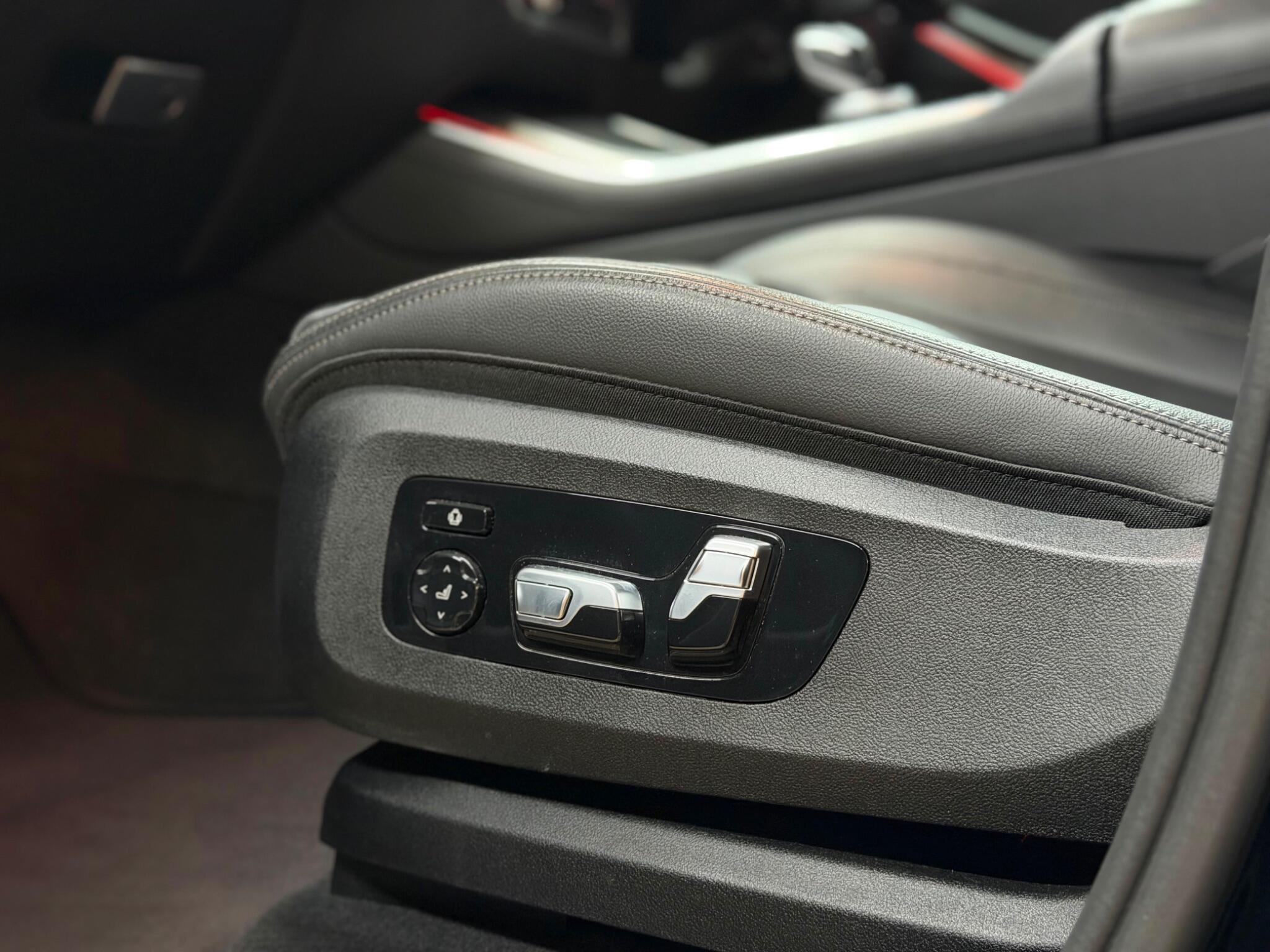 BMW X5 — image 35 of 39