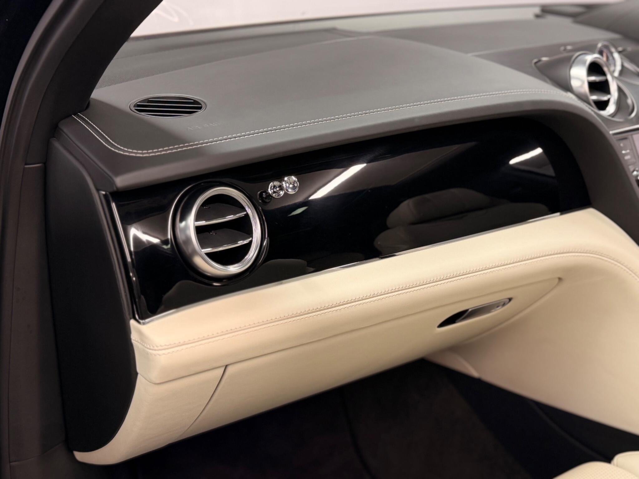 Bentley Bentayga — image 48 of 54