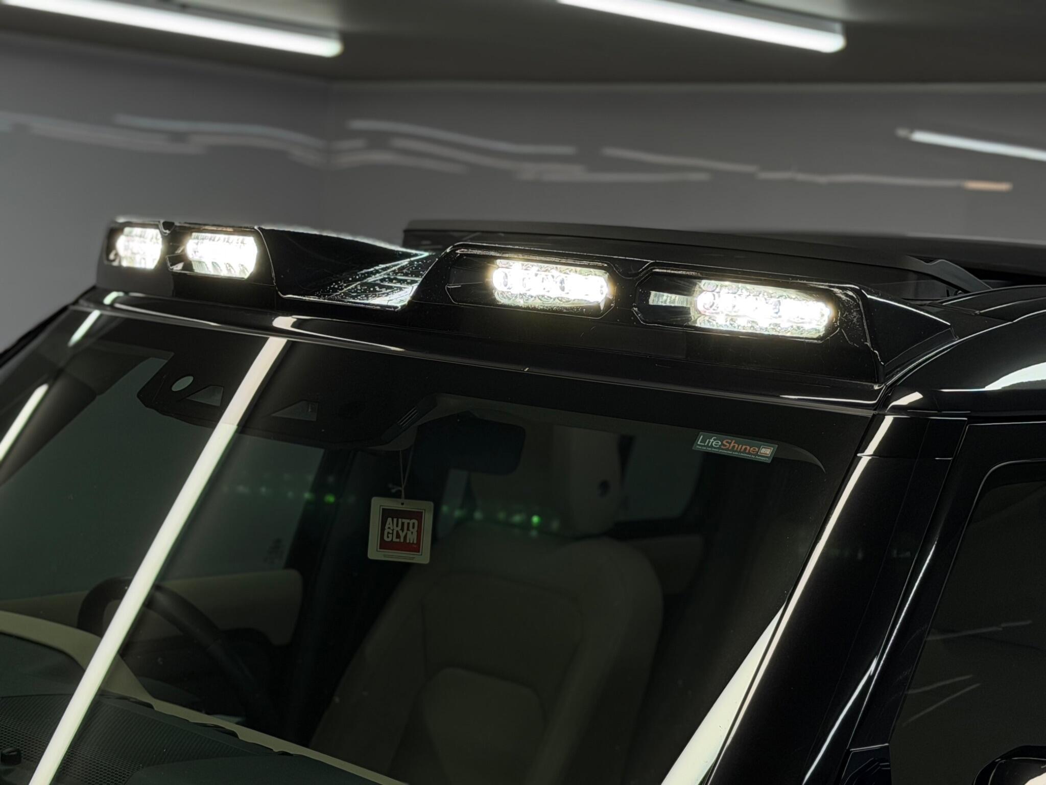 Land Rover Defender 110 — image 13 of 44