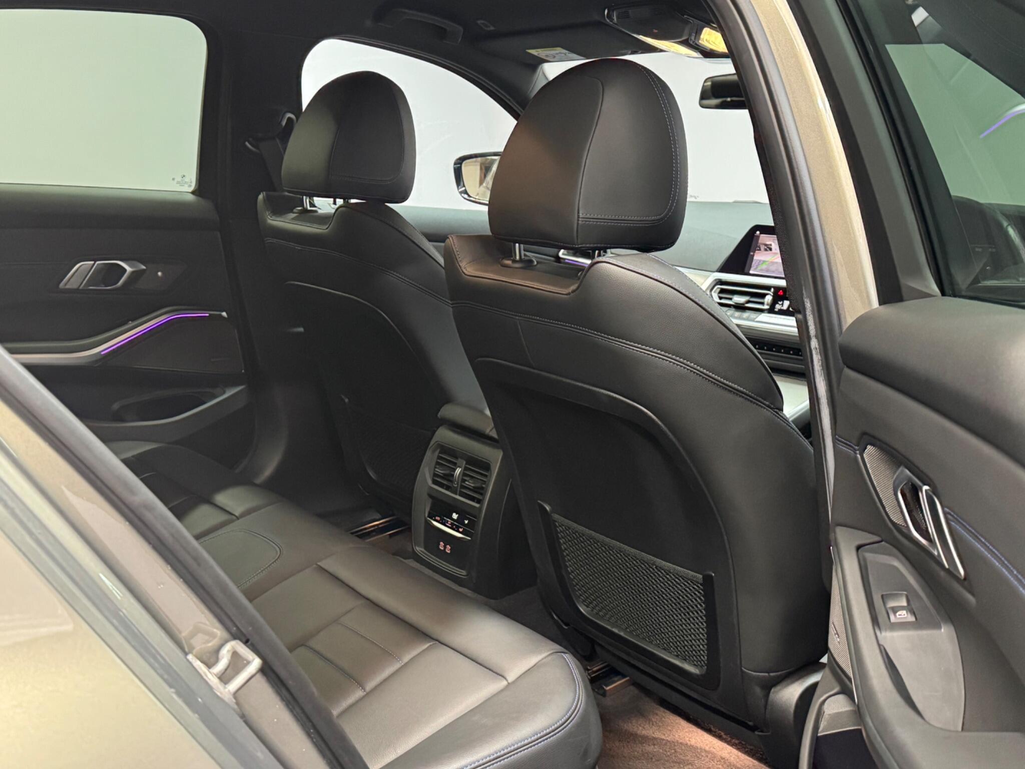 BMW 3 Series — image 24 of 41
