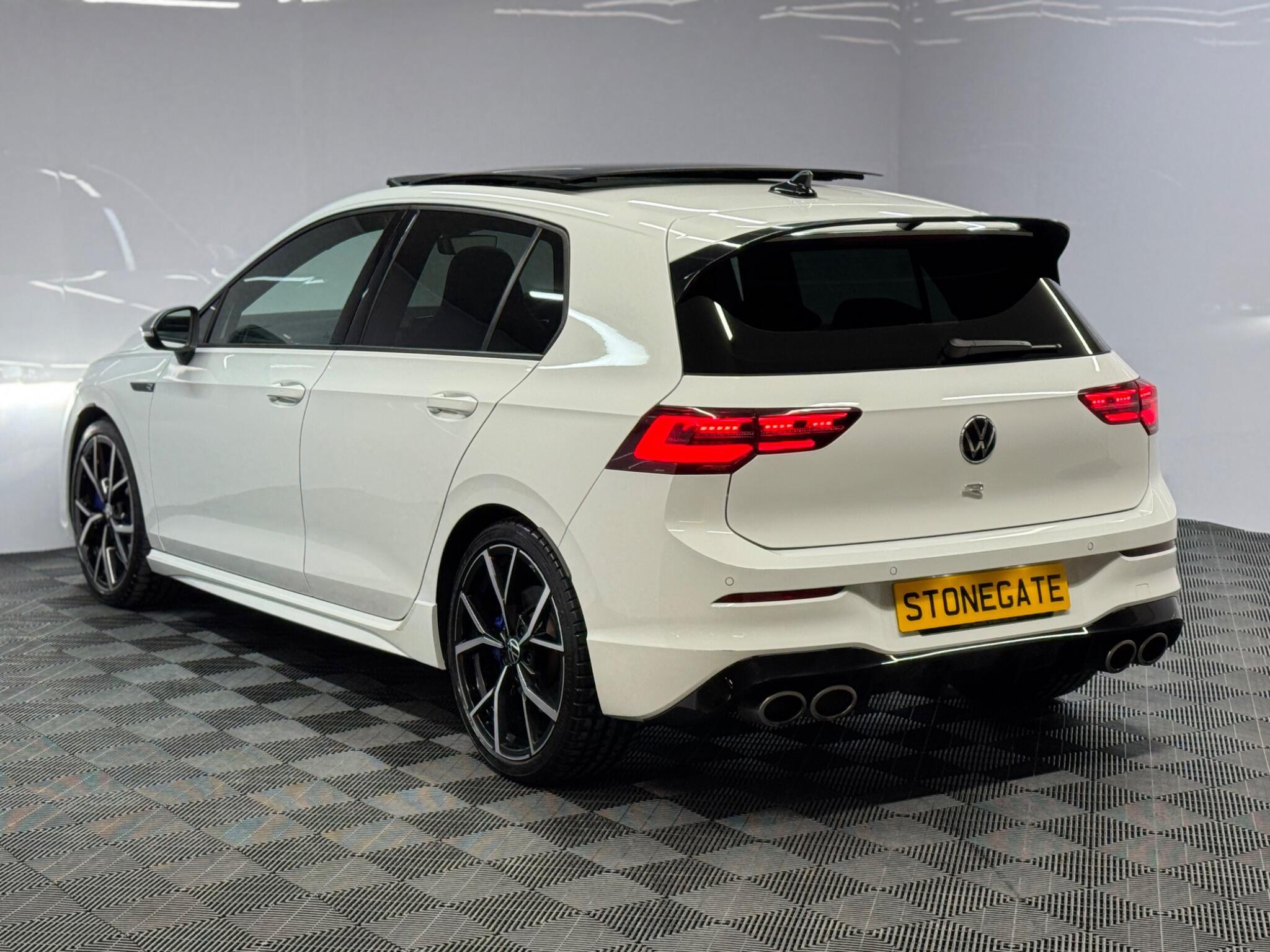 Volkswagen Golf — image 2 of 43