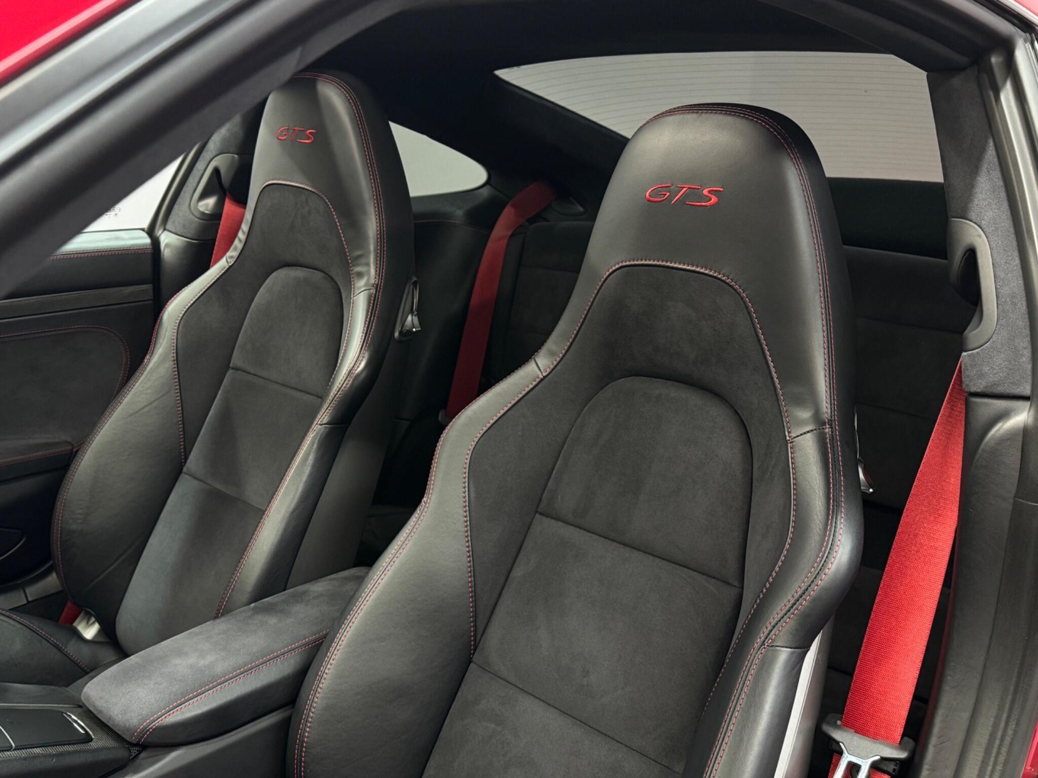 Porsche 911 — image 15 of 38