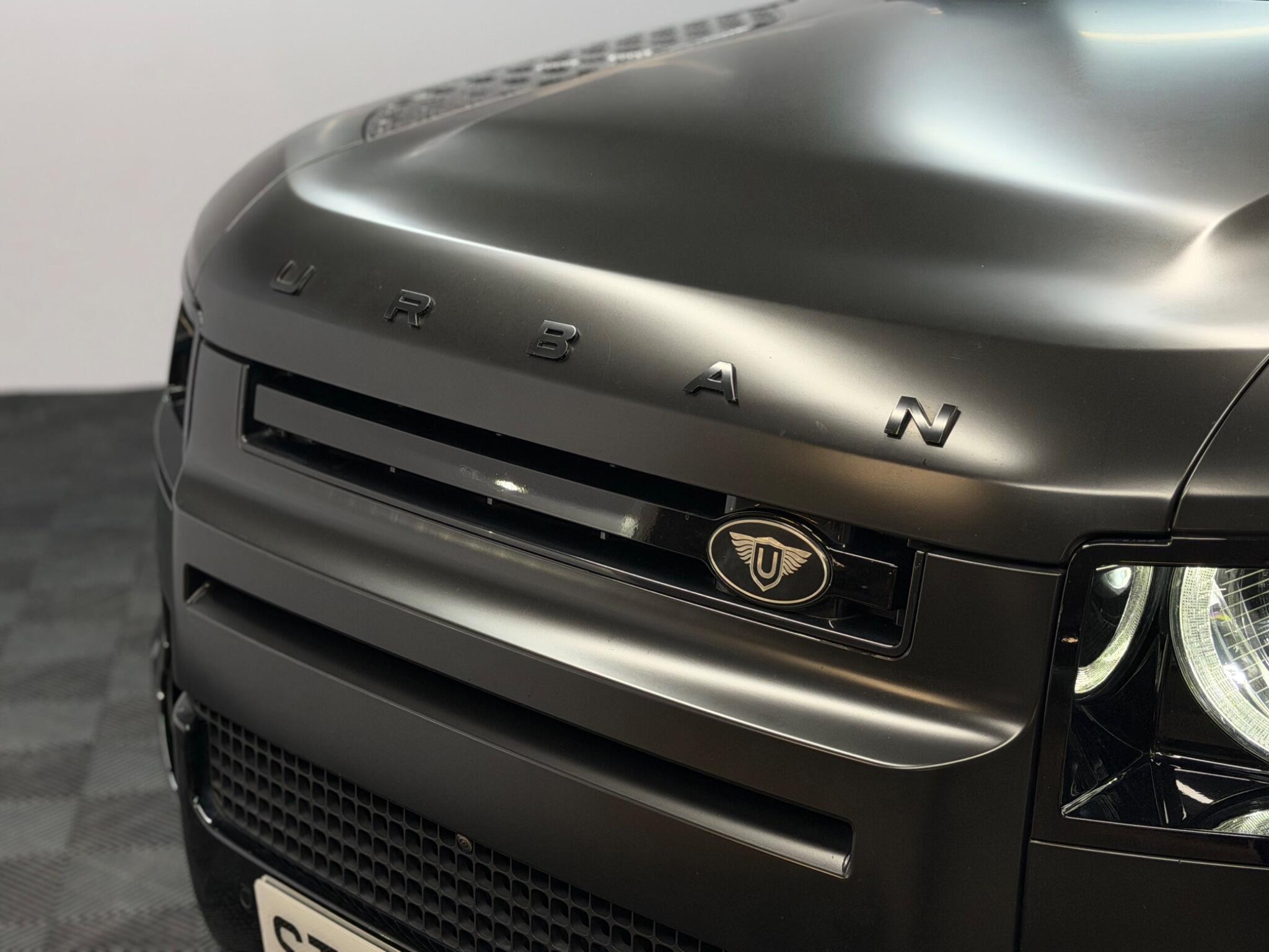 Land Rover Defender 110 — image 11 of 44