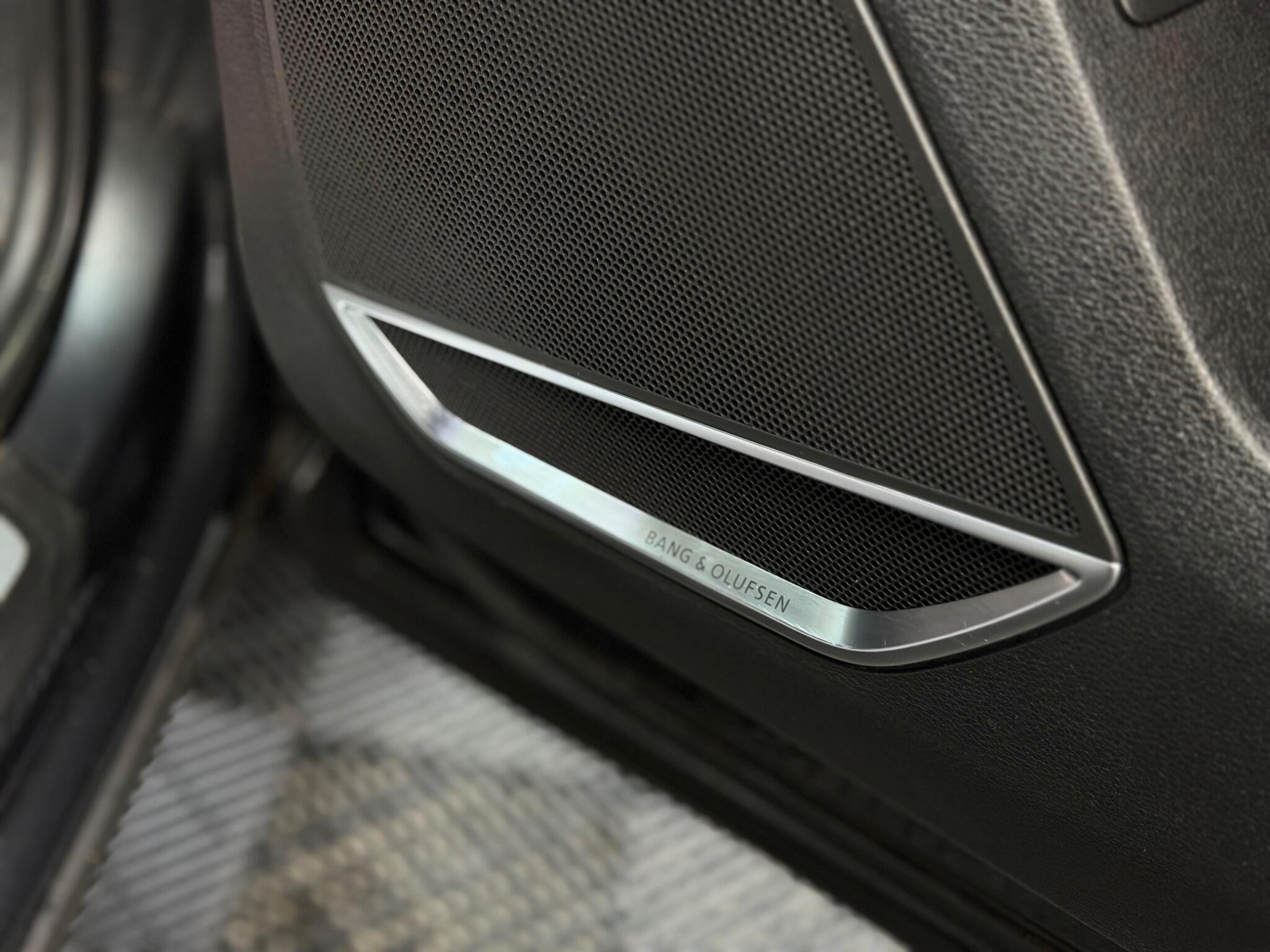 Audi Q3 — image 17 of 22