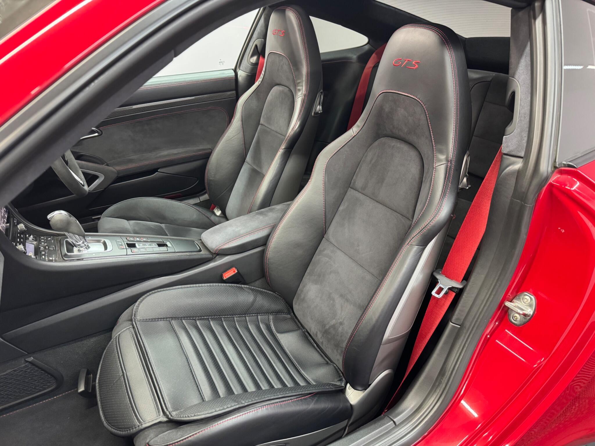 Porsche 911 — image 3 of 38