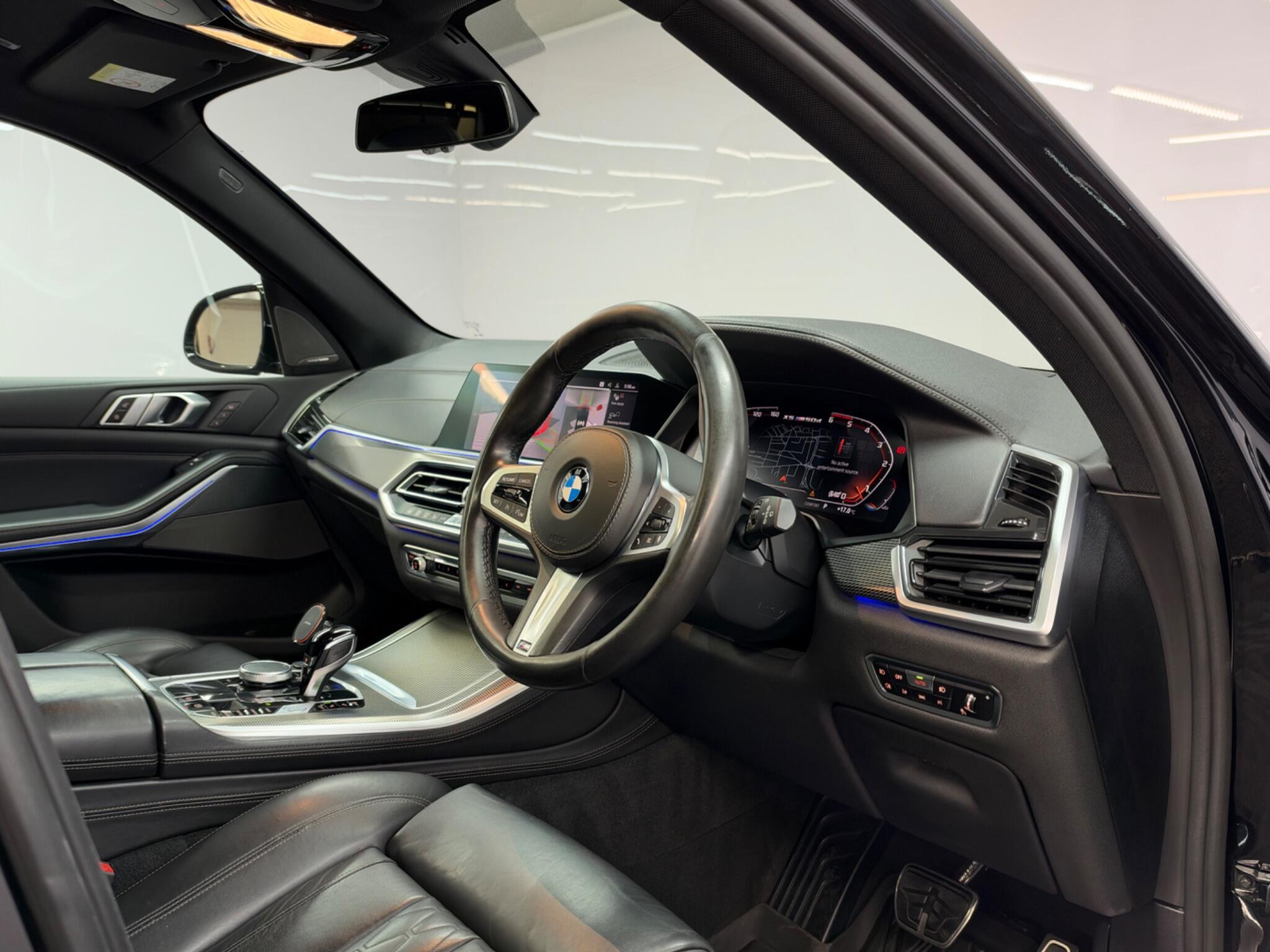 BMW X5 — image 32 of 51