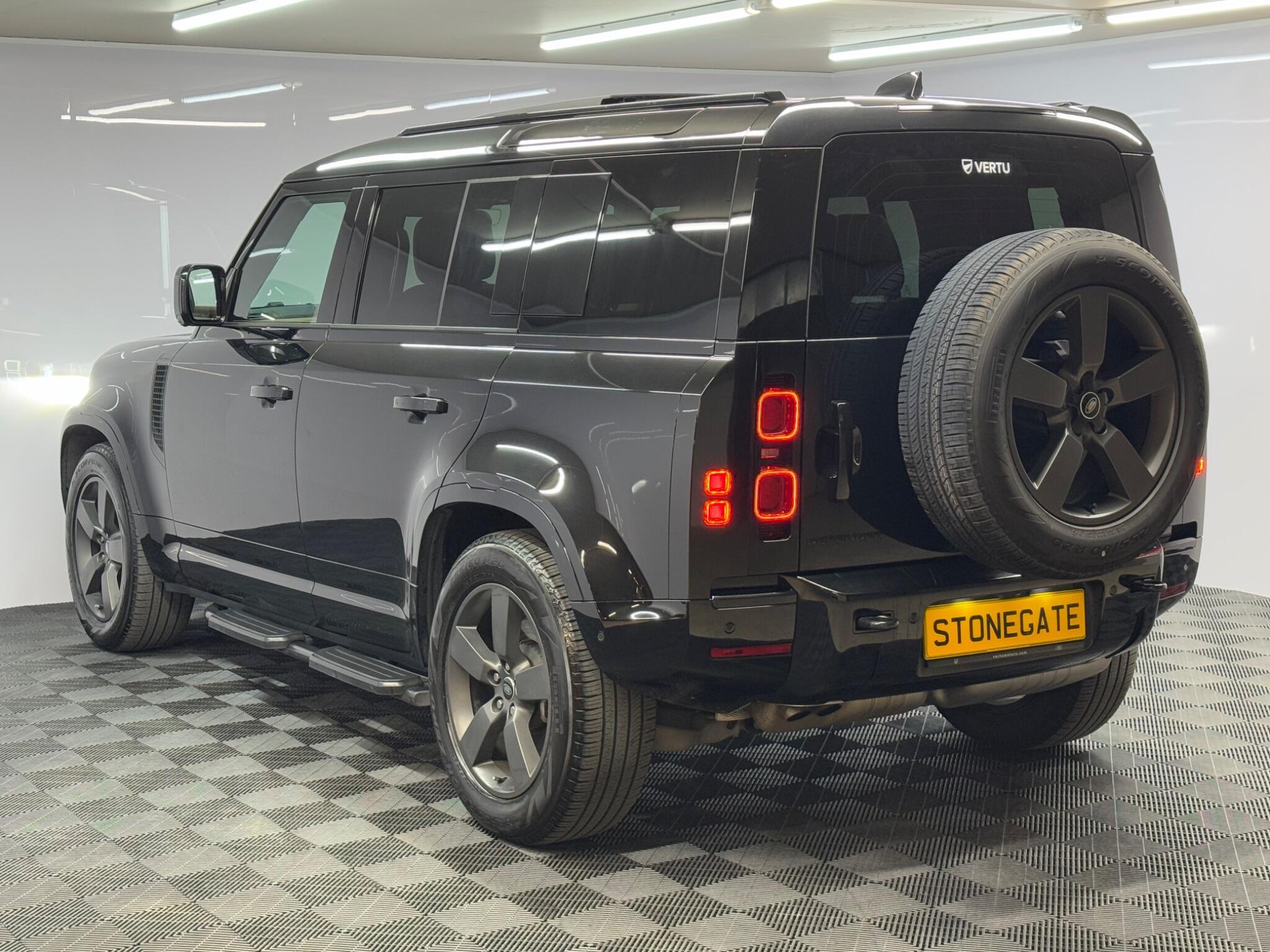 Land Rover Defender 110 — image 2 of 5