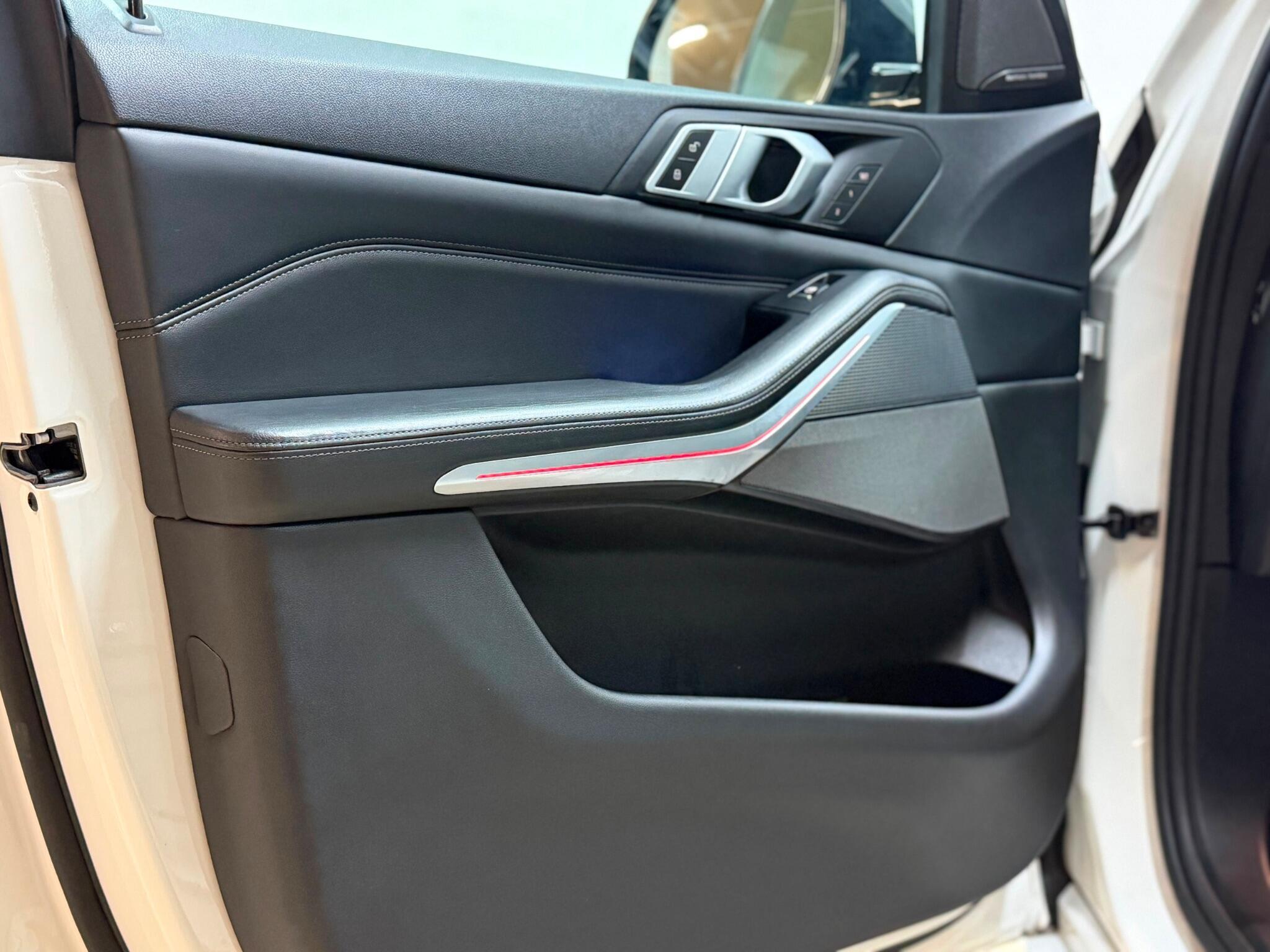 BMW X5 — image 19 of 30