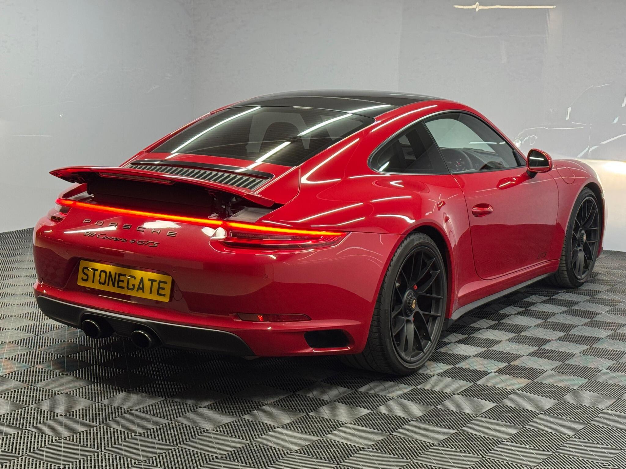Porsche 911 — image 8 of 38