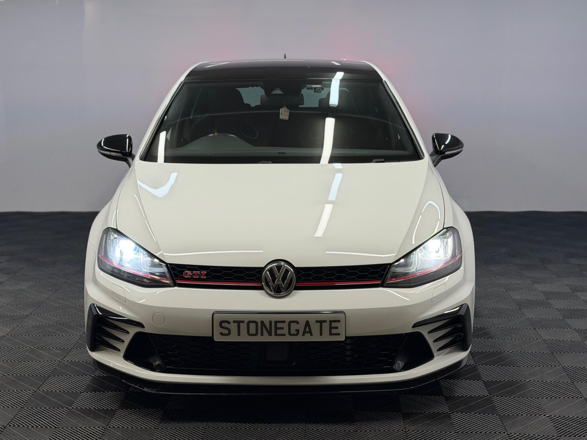 Volkswagen Golf — image 5 of 37