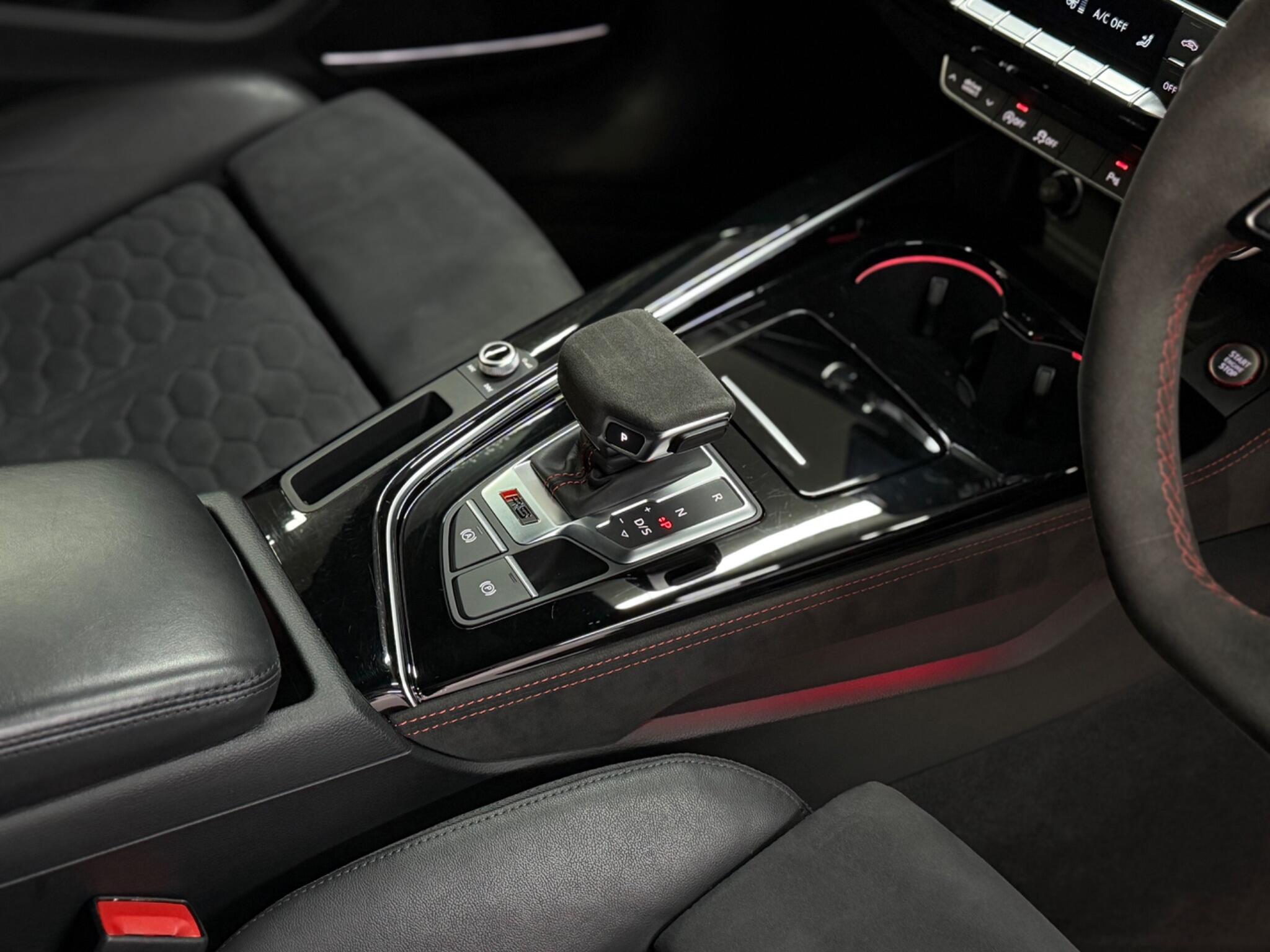 Audi RS4 Avant — image 33 of 41
